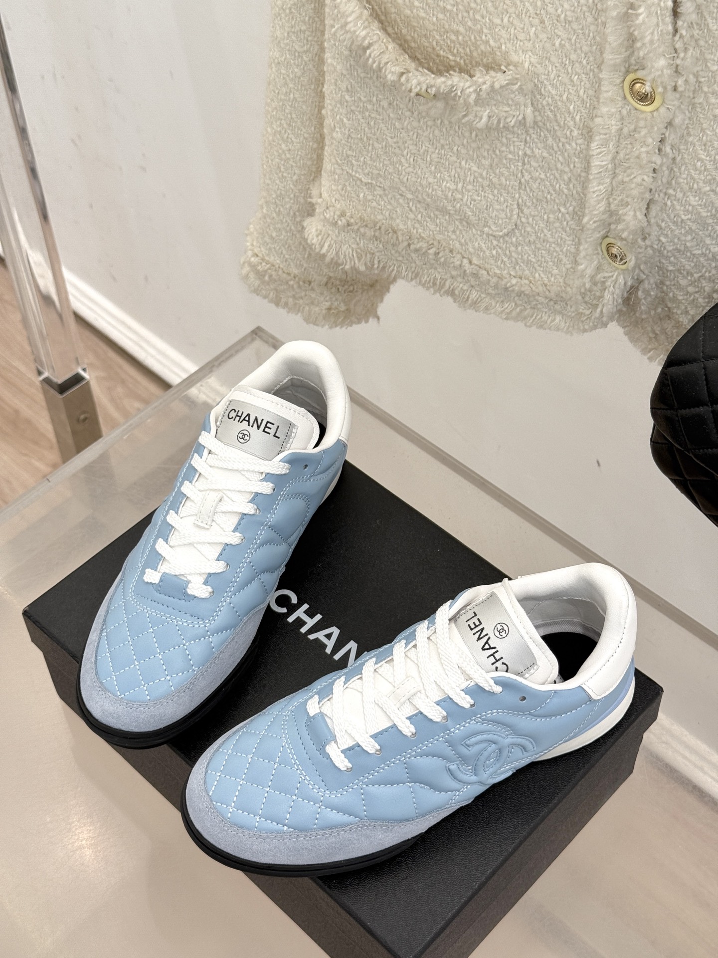 
CHANE*｜小香25。新品经典
菱格复古休闲鞋运动鞋
⚠️经典菱格羊皮与复古结合
鞋型要比其它运动鞋