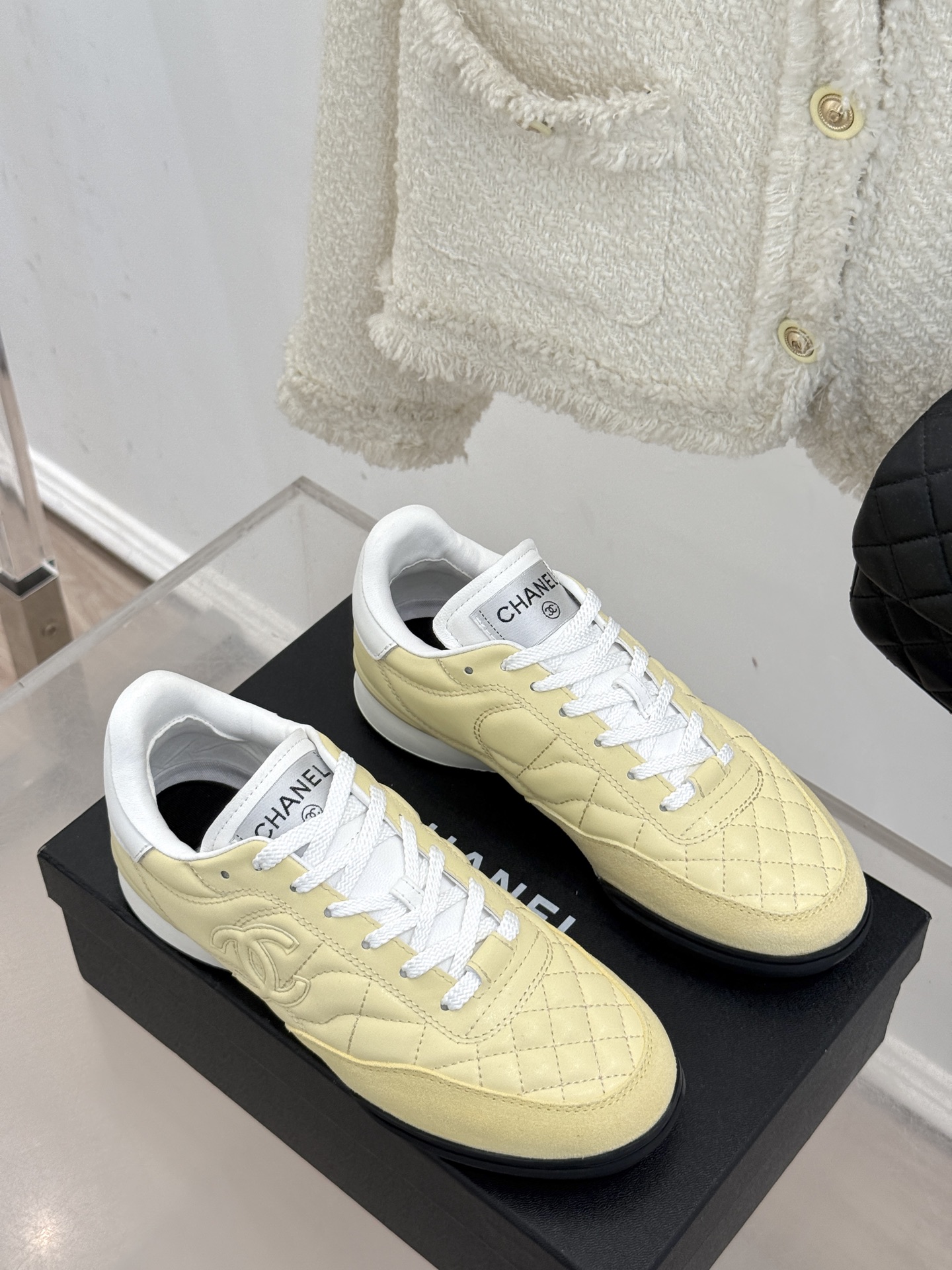 
CHANE*｜小香25。新品经典
菱格复古休闲鞋运动鞋
⚠️经典菱格羊皮与复古结合
鞋型要比其它运动鞋