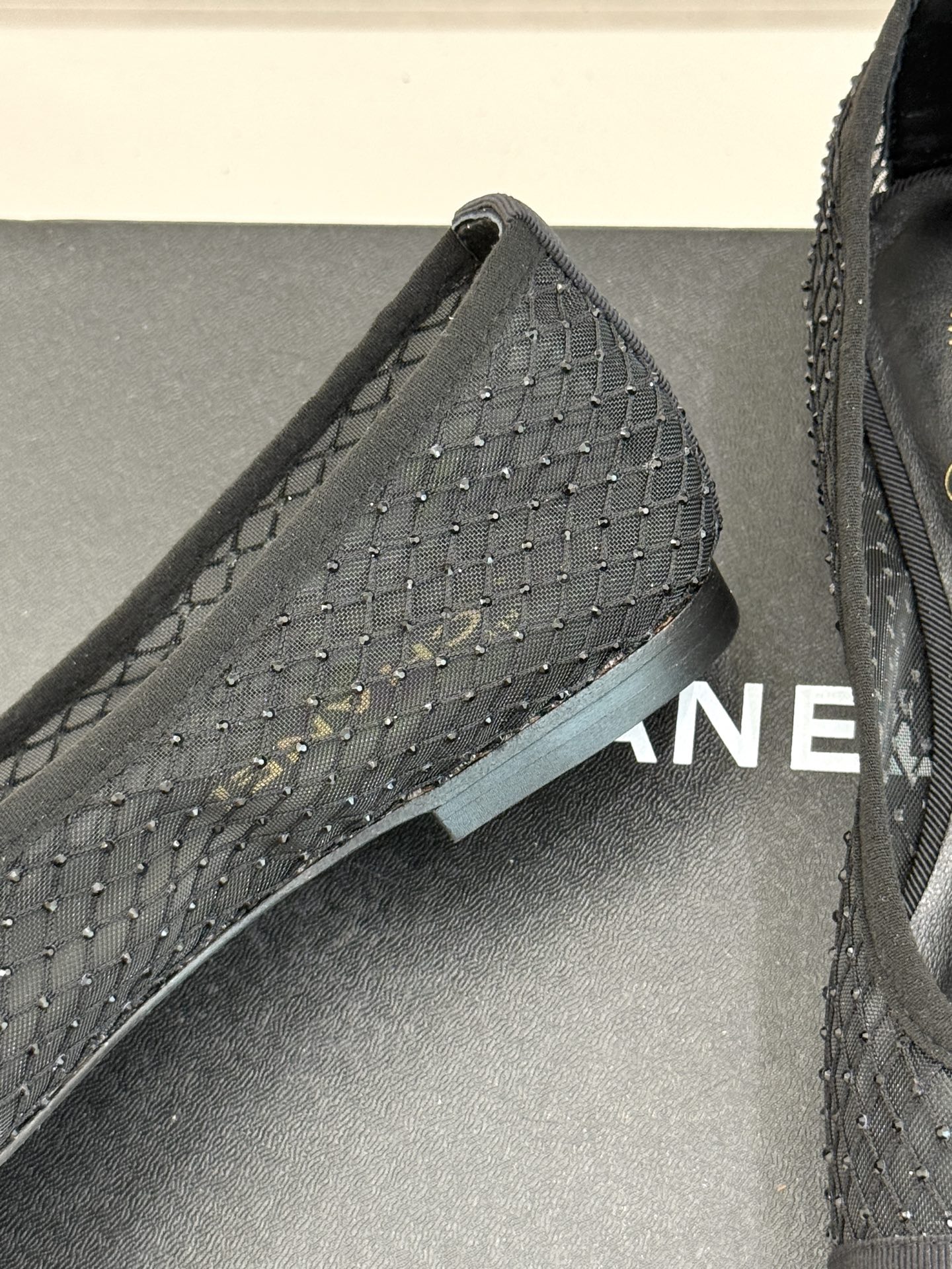 
CHANE*｜小香经典春夏新品
网纱水钻双C平底芭蕾舞
这一季的春款真的太爱了！
网面若隐若现 性感又