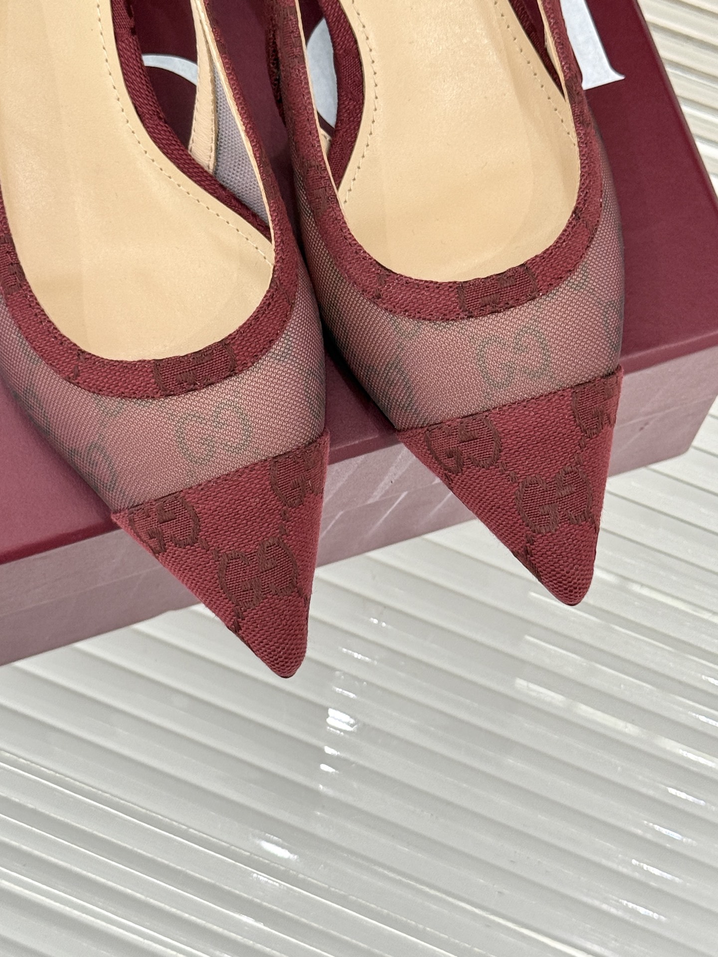
Gucci 25S 春夏新品金属链条
网纱后空高跟凉鞋
长到心巴儿上了~爱了~爱了！
元气少女 活力满