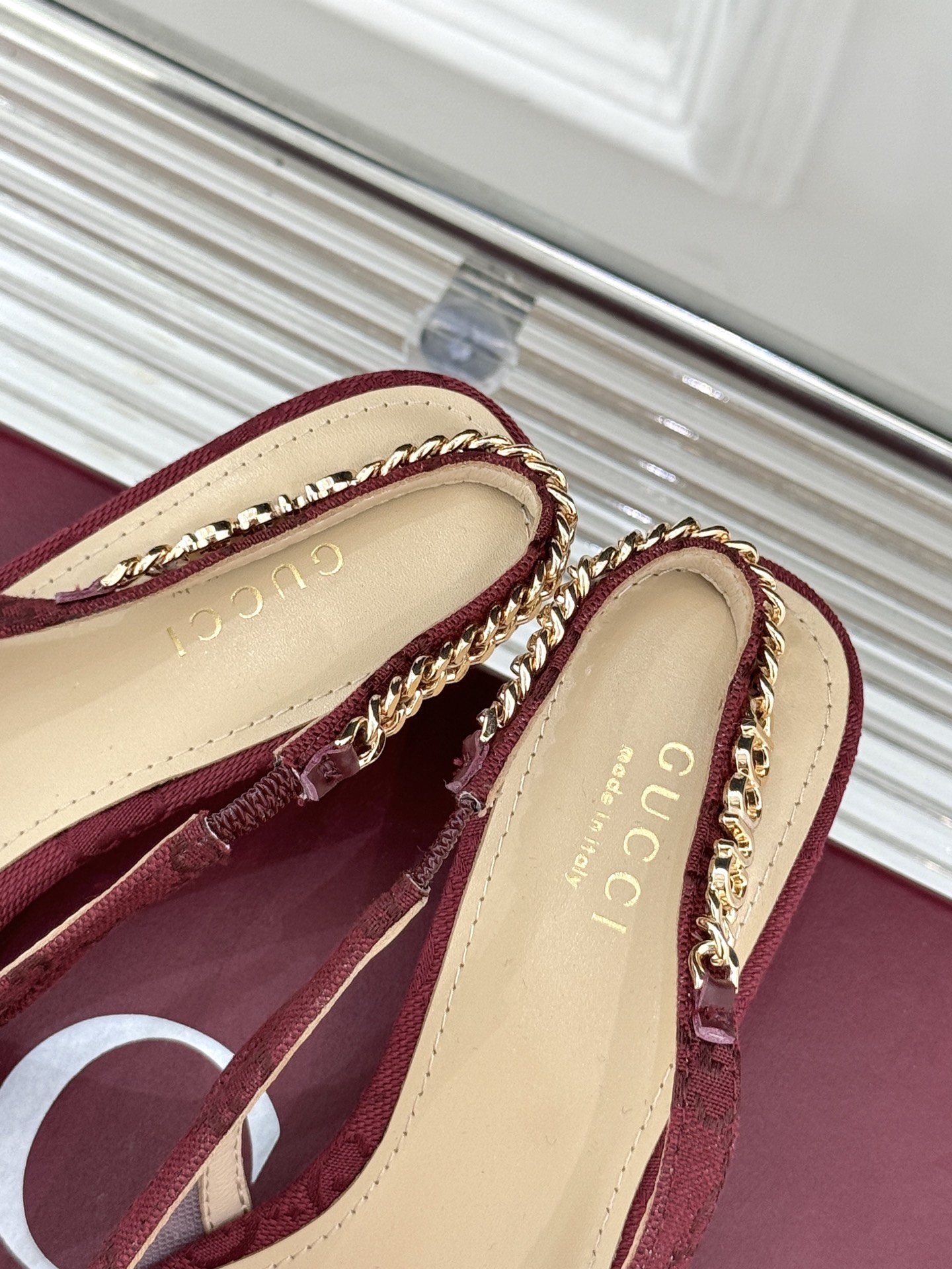 
Gucci 25S 春夏新品金属链条
网纱后空高跟凉鞋
长到心巴儿上了~爱了~爱了！
元气少女 活力满