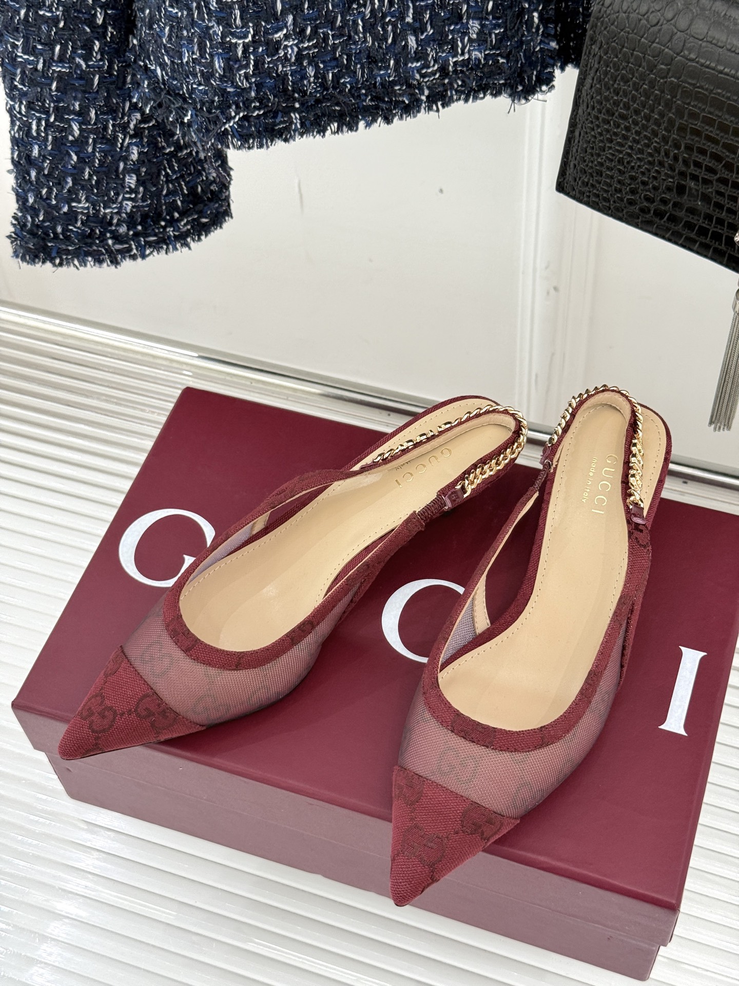 
Gucci 25S 春夏新品金属链条
网纱后空高跟凉鞋
长到心巴儿上了~爱了~爱了！
元气少女 活力满