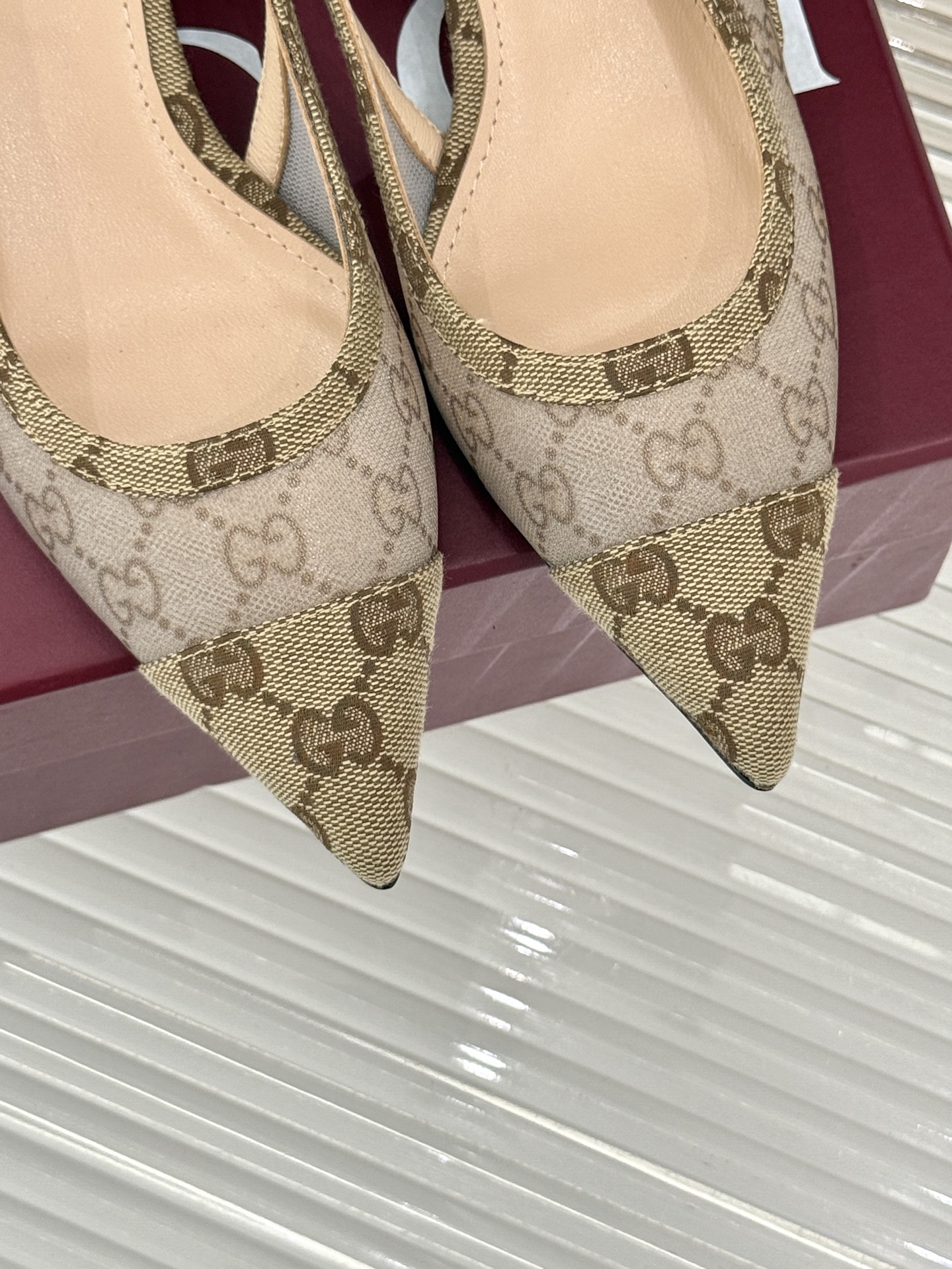 
Gucci 25S 春夏新品金属链条
网纱后空高跟凉鞋
长到心巴儿上了~爱了~爱了！
元气少女 活力满