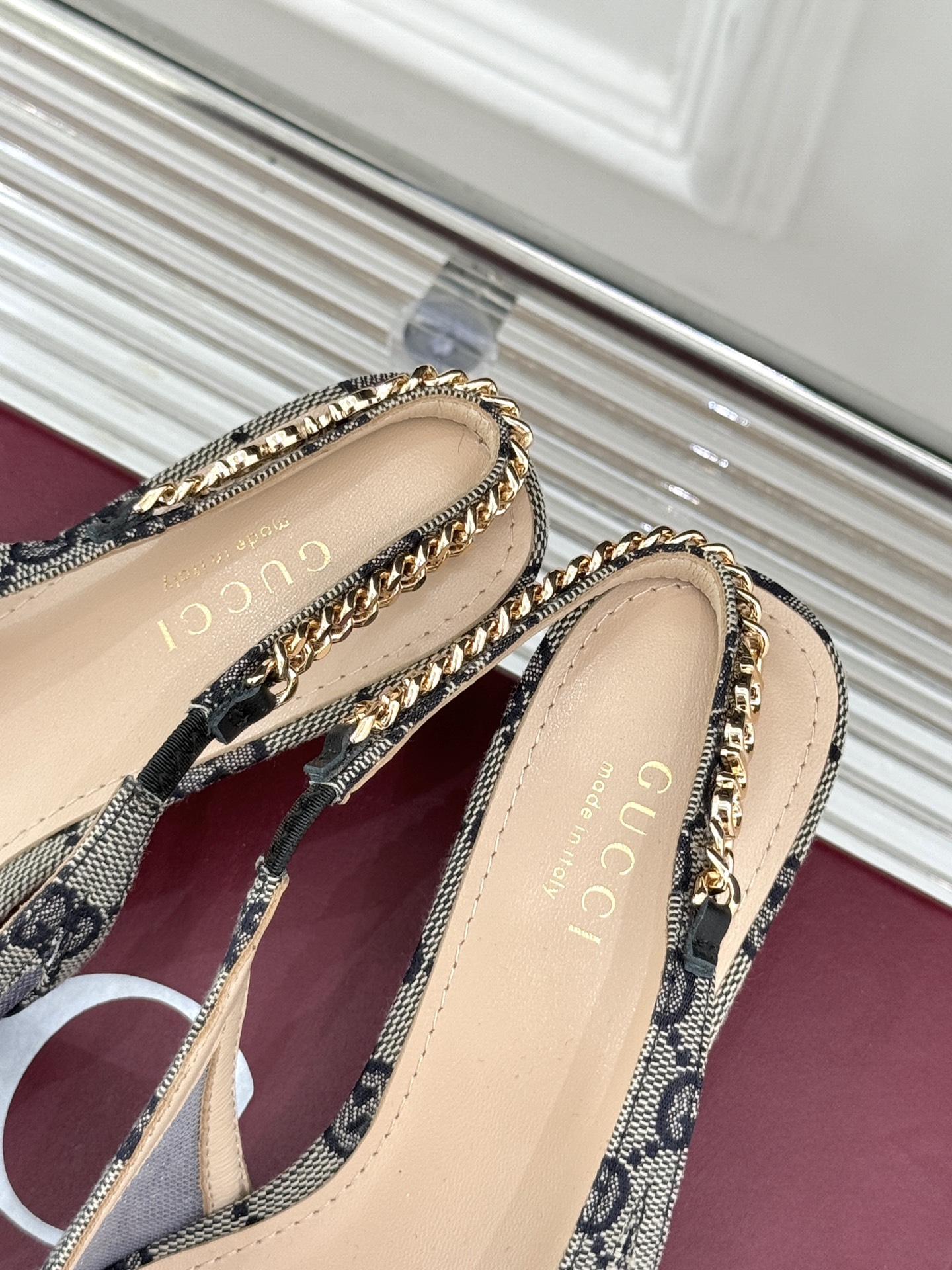 
Gucci 25S 春夏新品金属链条
网纱后空高跟凉鞋
长到心巴儿上了~爱了~爱了！
元气少女 活力满