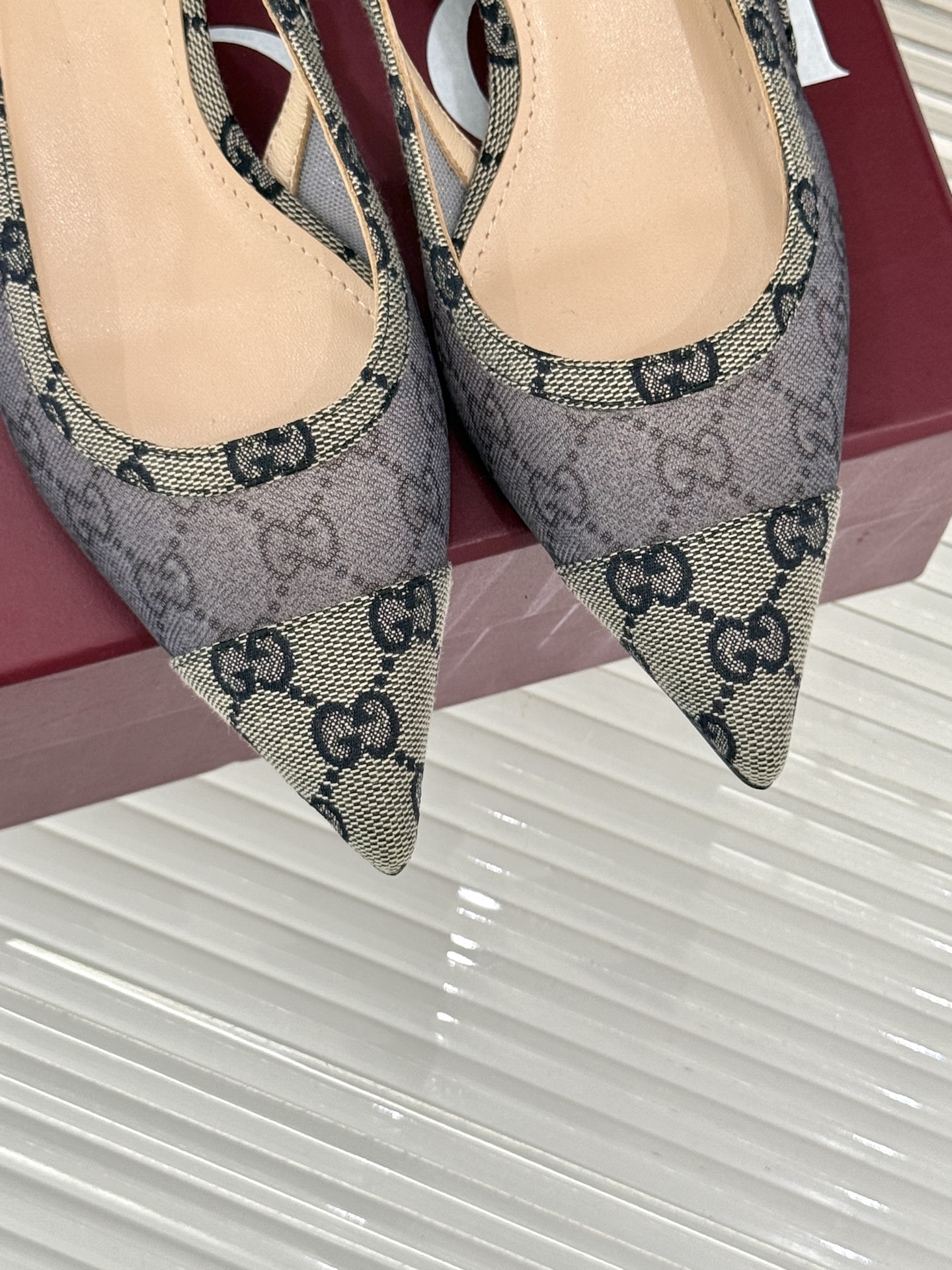 
Gucci 25S 春夏新品金属链条
网纱后空高跟凉鞋
长到心巴儿上了~爱了~爱了！
元气少女 活力满