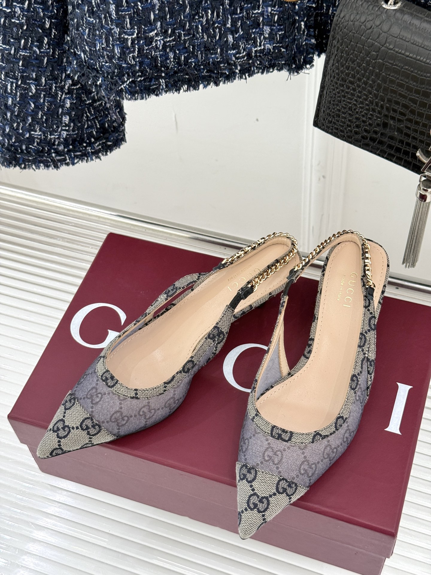 
Gucci 25S 春夏新品金属链条
网纱后空高跟凉鞋
长到心巴儿上了~爱了~爱了！
元气少女 活力满