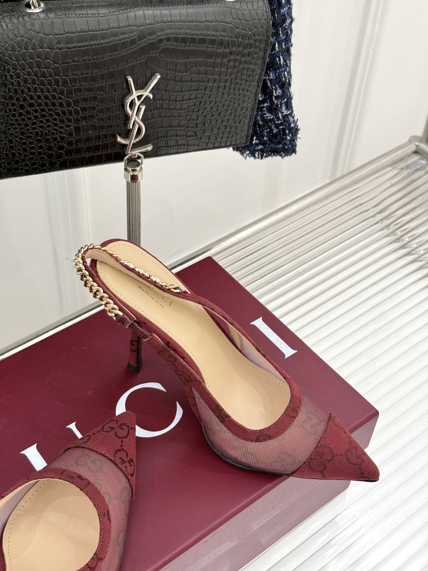 
Gucci 25S 春夏新品金属链条
网纱后空高跟凉鞋
长到心巴儿上了~爱了~爱了！
元气少女 活力满