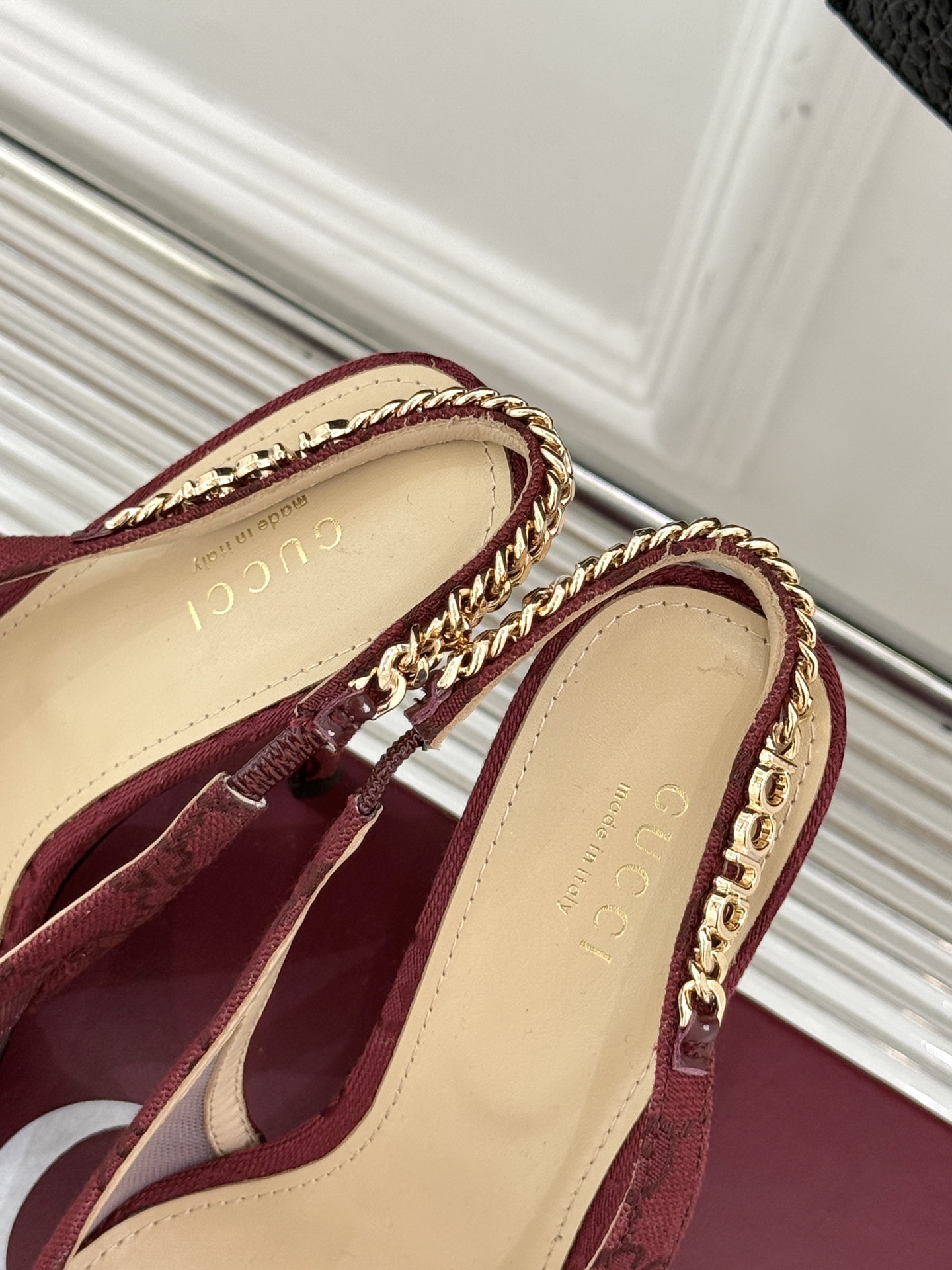 
Gucci 25S 春夏新品金属链条
网纱后空高跟凉鞋
长到心巴儿上了~爱了~爱了！
元气少女 活力满