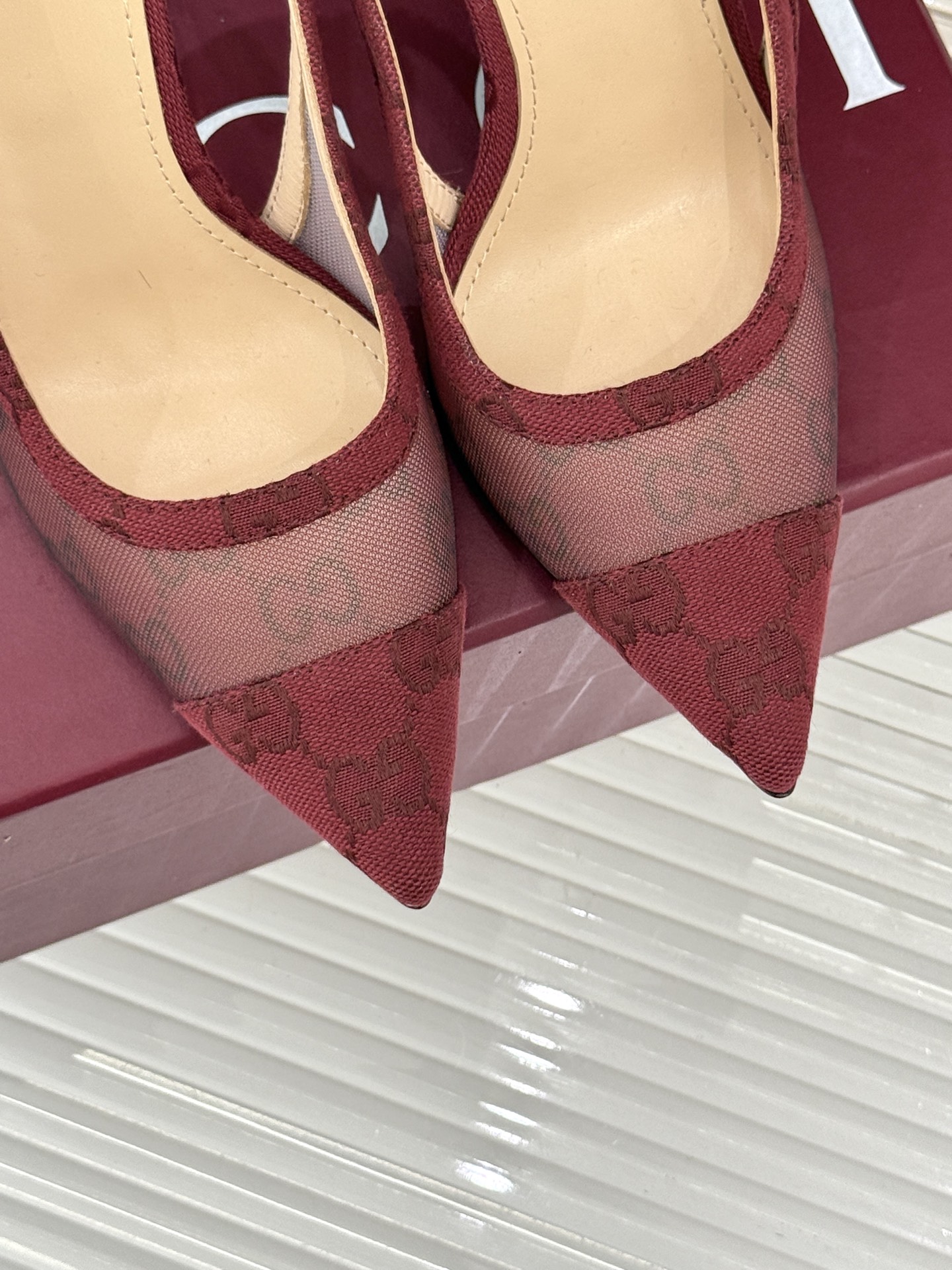 
Gucci 25S 春夏新品金属链条
网纱后空高跟凉鞋
长到心巴儿上了~爱了~爱了！
元气少女 活力满