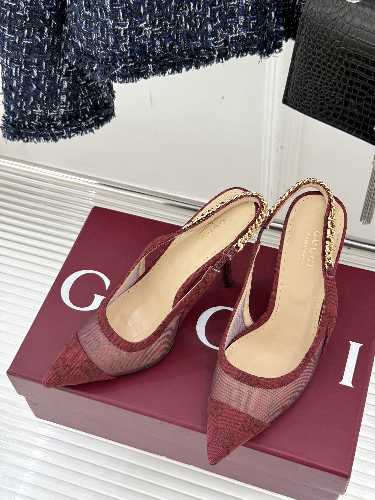 
Gucci 25S 春夏新品金属链条
网纱后空高跟凉鞋
长到心巴儿上了~爱了~爱了！
元气少女 活力满