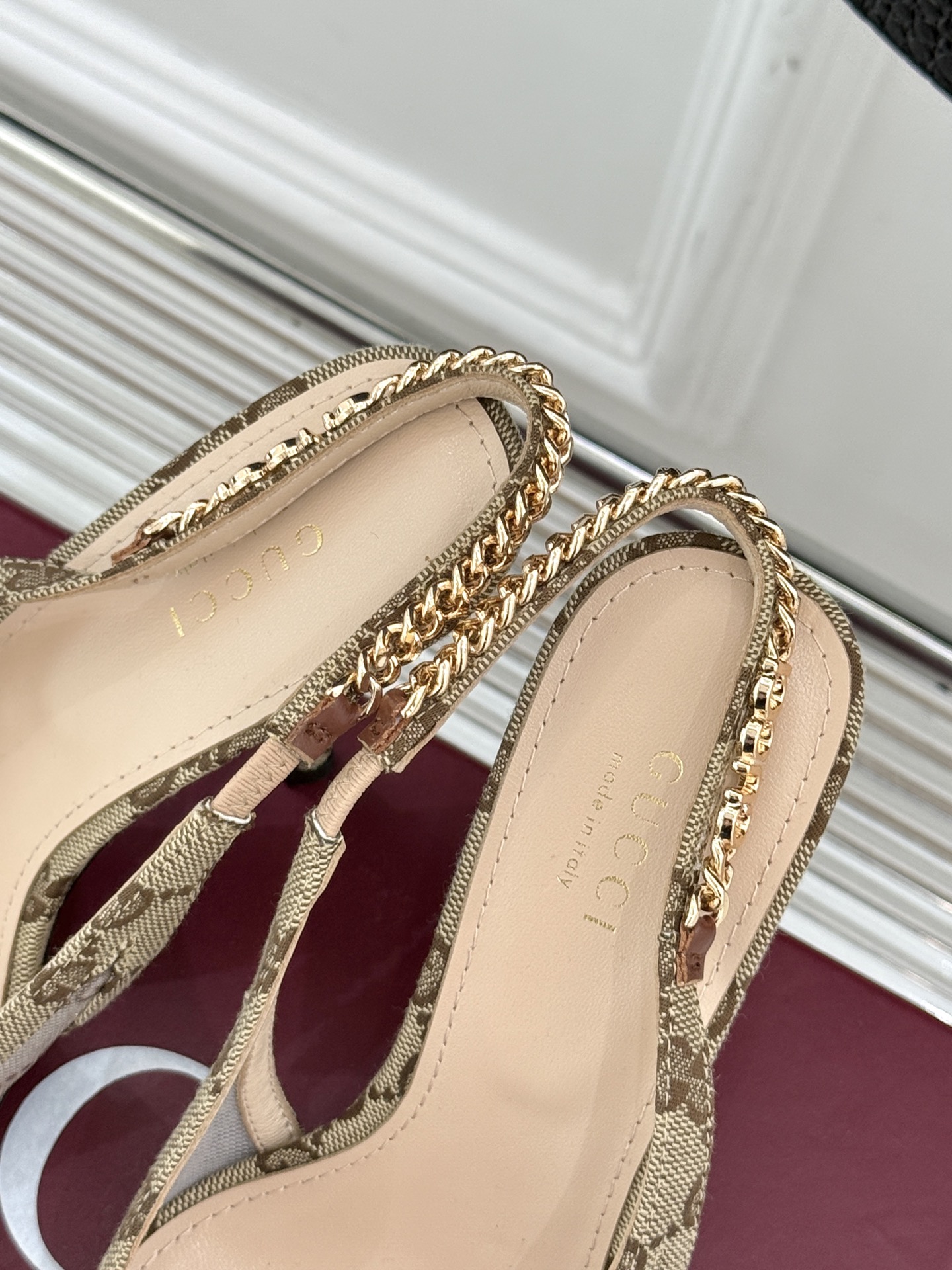 
Gucci 25S 春夏新品金属链条
网纱后空高跟凉鞋
长到心巴儿上了~爱了~爱了！
元气少女 活力满