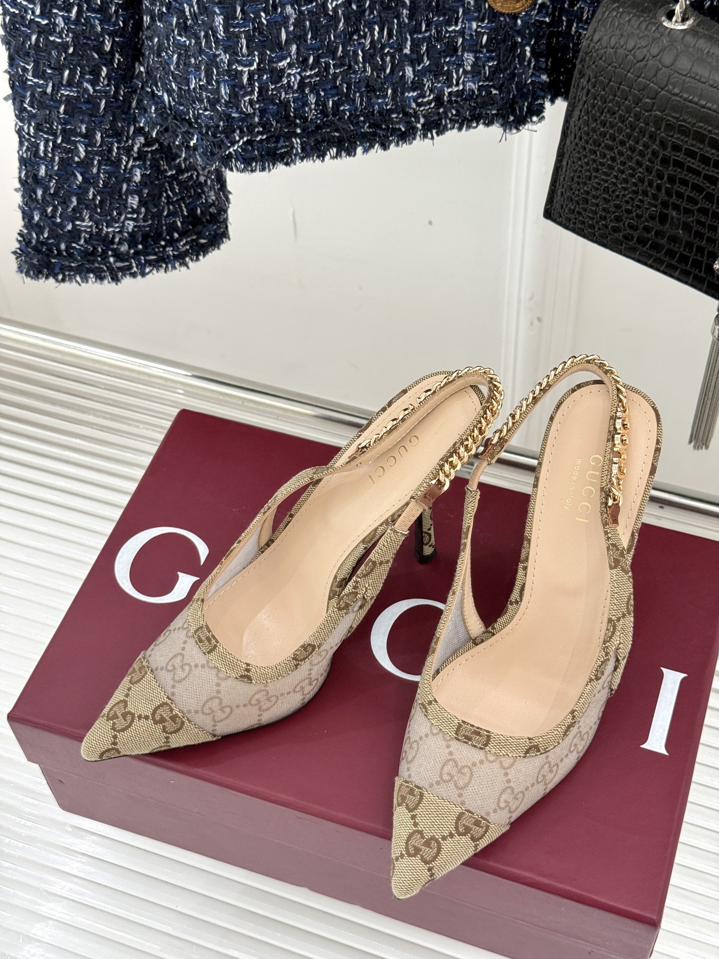 
Gucci 25S 春夏新品金属链条
网纱后空高跟凉鞋
长到心巴儿上了~爱了~爱了！
元气少女 活力满