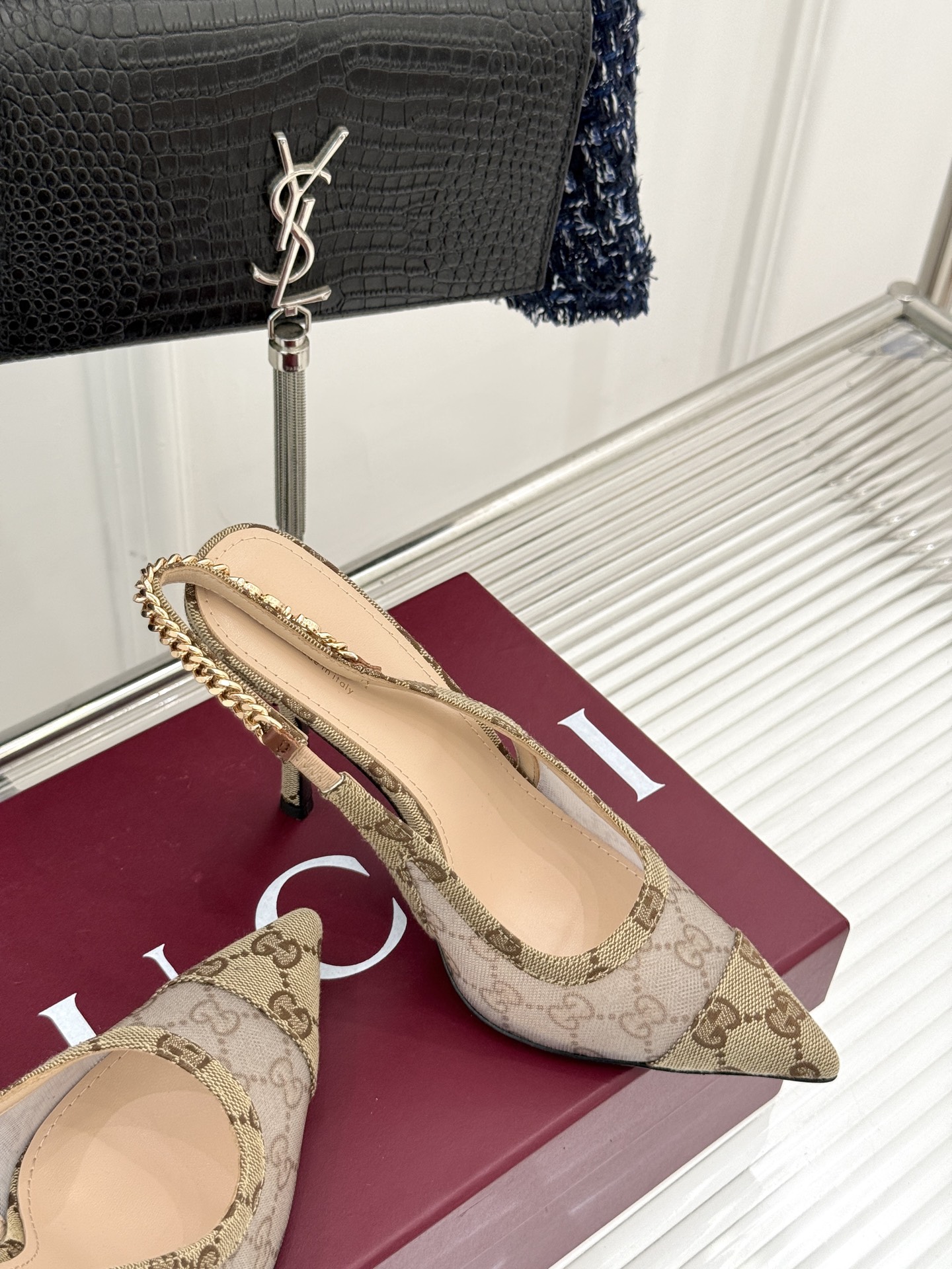
Gucci 25S 春夏新品金属链条
网纱后空高跟凉鞋
长到心巴儿上了~爱了~爱了！
元气少女 活力满