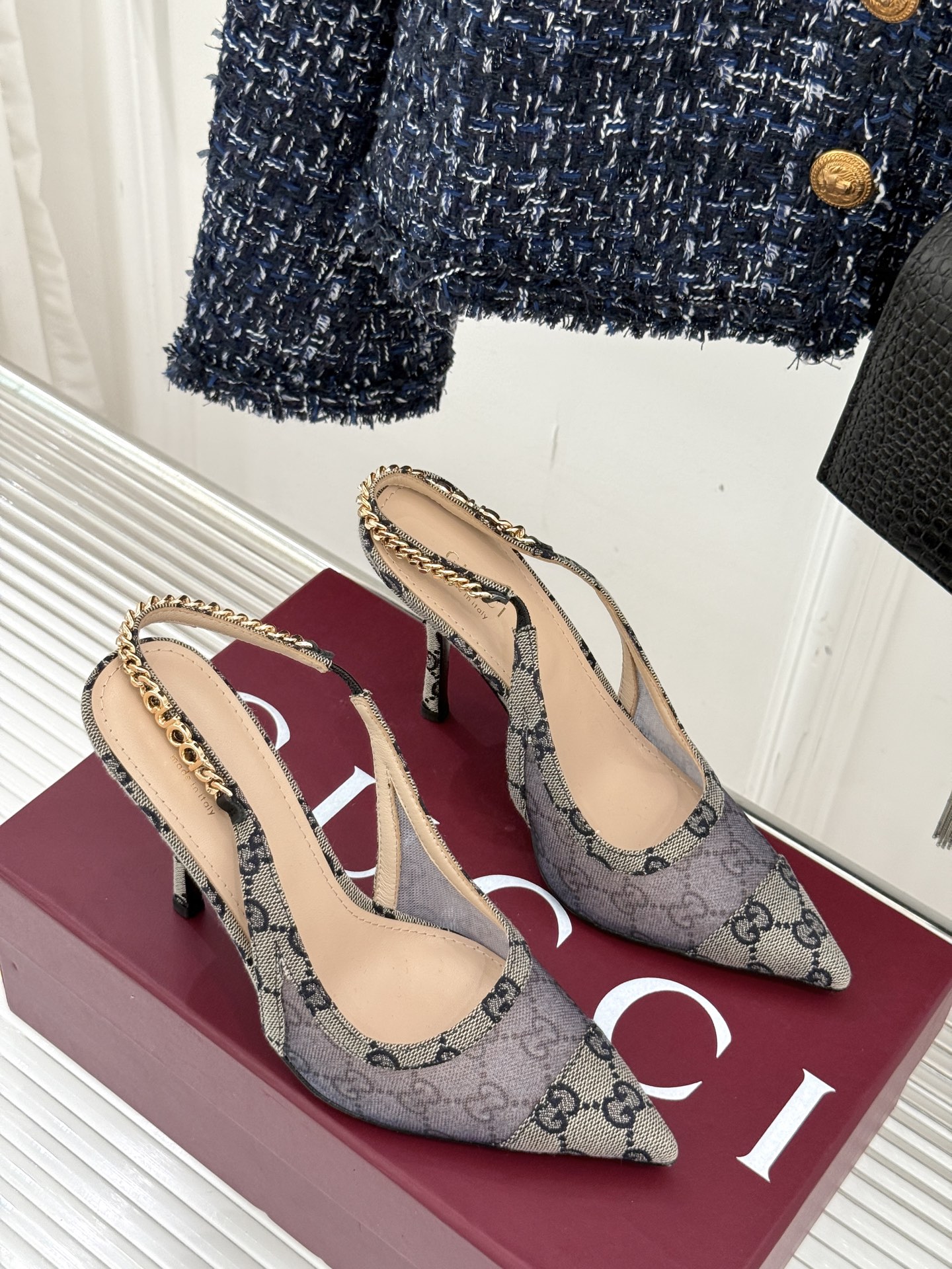
Gucci 25S 春夏新品金属链条
网纱后空高跟凉鞋
长到心巴儿上了~爱了~爱了！
元气少女 活力满