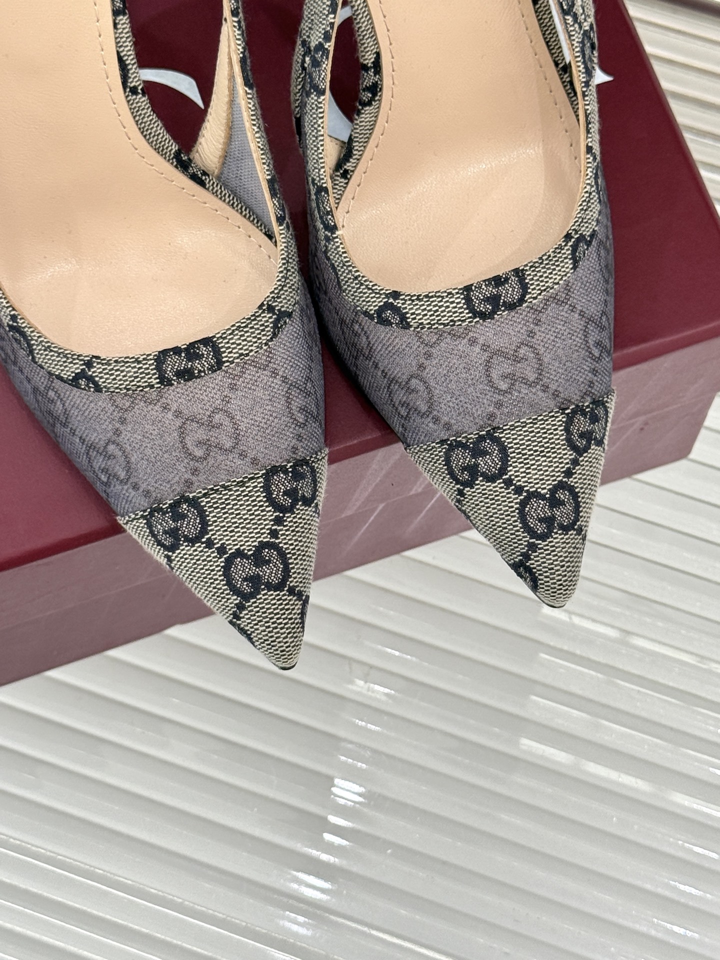
Gucci 25S 春夏新品金属链条
网纱后空高跟凉鞋
长到心巴儿上了~爱了~爱了！
元气少女 活力满