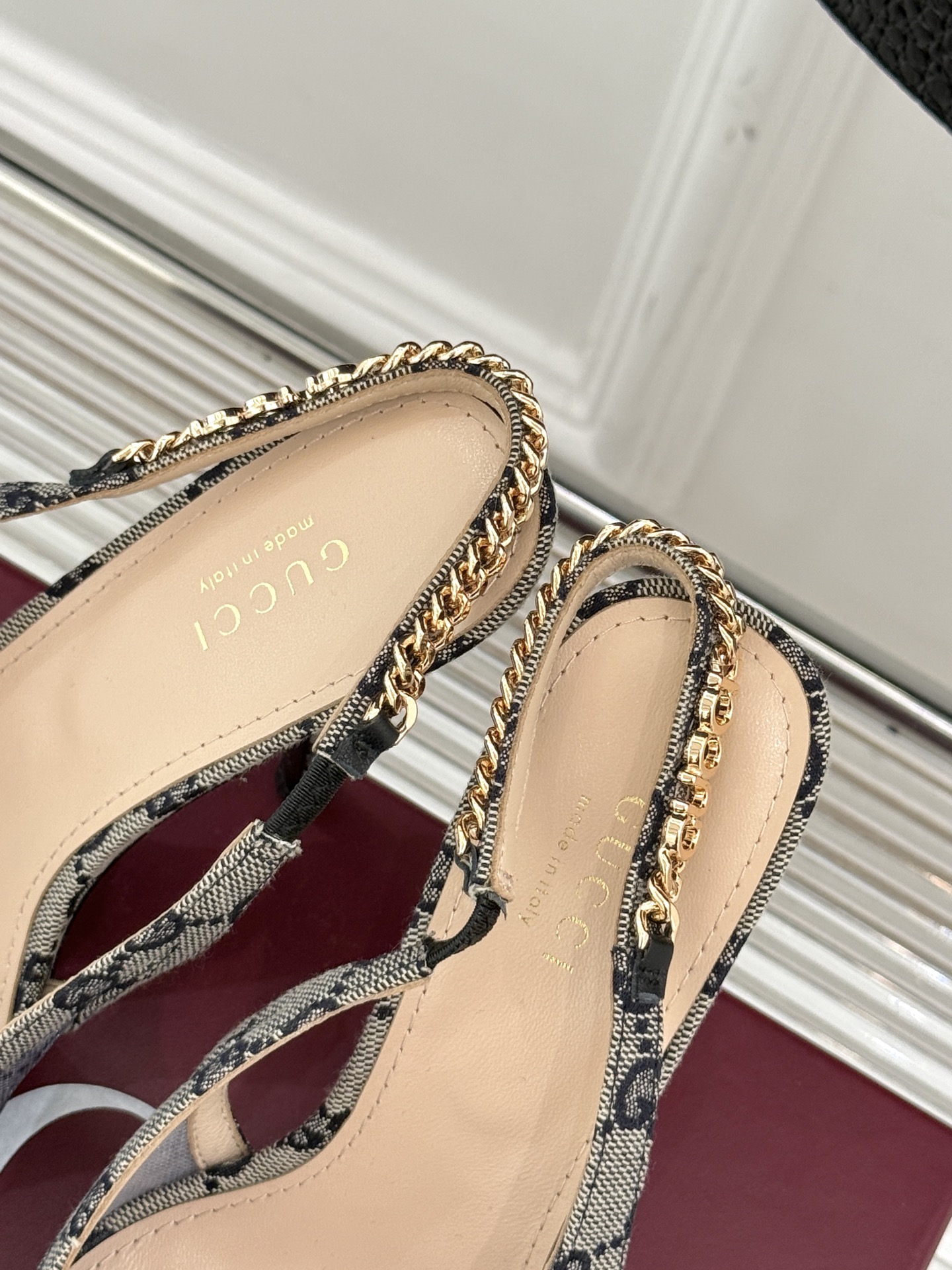 
Gucci 25S 春夏新品金属链条
网纱后空高跟凉鞋
长到心巴儿上了~爱了~爱了！
元气少女 活力满