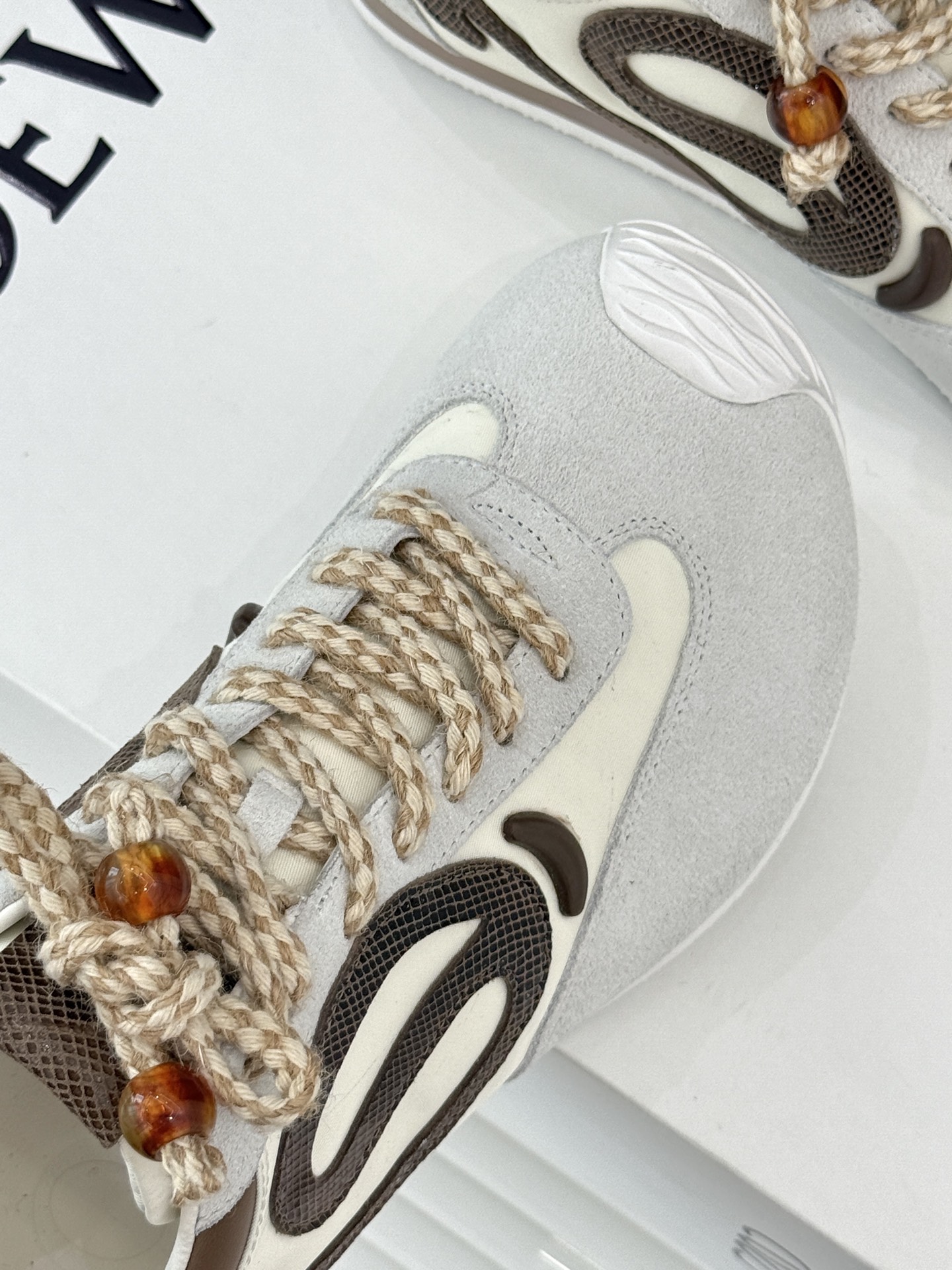 
Loew*25ss早春新品走秀芭蕾舞休闲
运动德训鞋
丑萌得有点可爱 一眼被种草了 
这几个颜色特别好