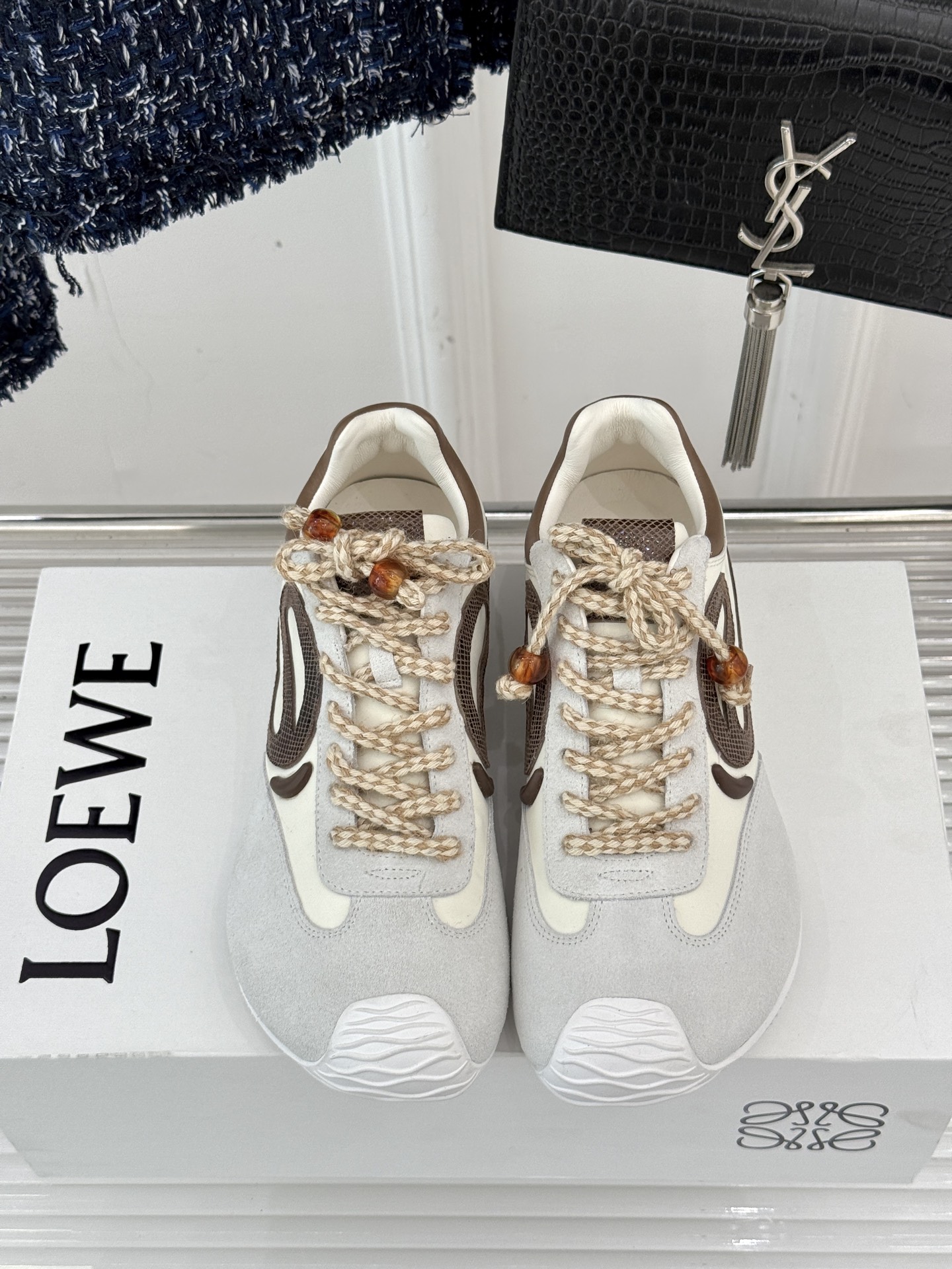 
Loew*25ss早春新品走秀芭蕾舞休闲
运动德训鞋
丑萌得有点可爱 一眼被种草了 
这几个颜色特别好