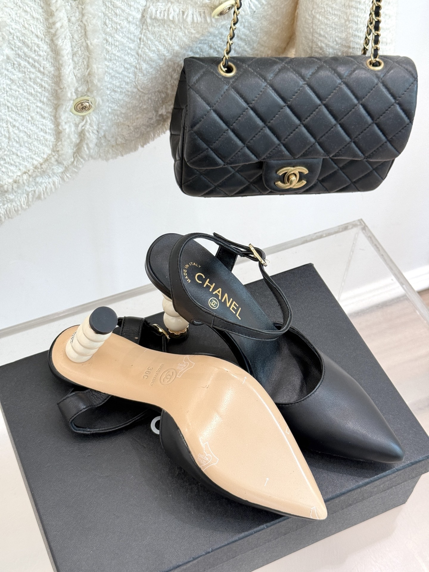 CHANE* |小香25ss春夏新品
性感珍珠跟高跟凉鞋
很经典百搭的设计
无论什么场合都可以ho