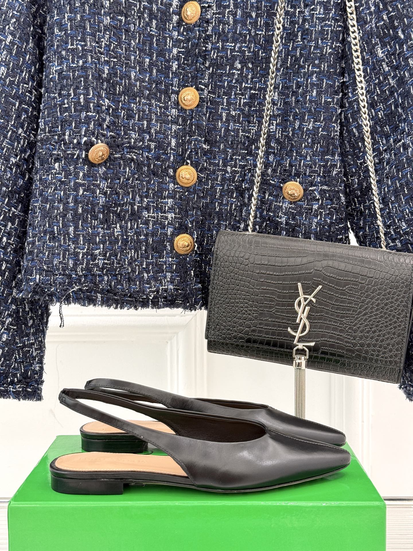 
Bottega Venet*｜BV葆蝶家
25ss新品平底后空凉鞋
设计舒适时尚 让你爱不释手!
既显