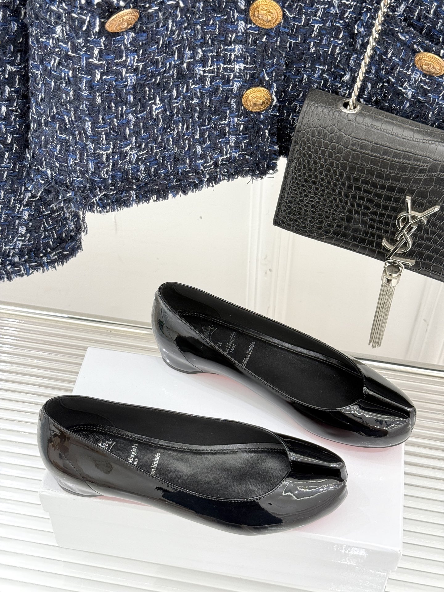 
Christian Louboutin x Maison Margiela
联名系列分趾鞋
胶囊系列是
