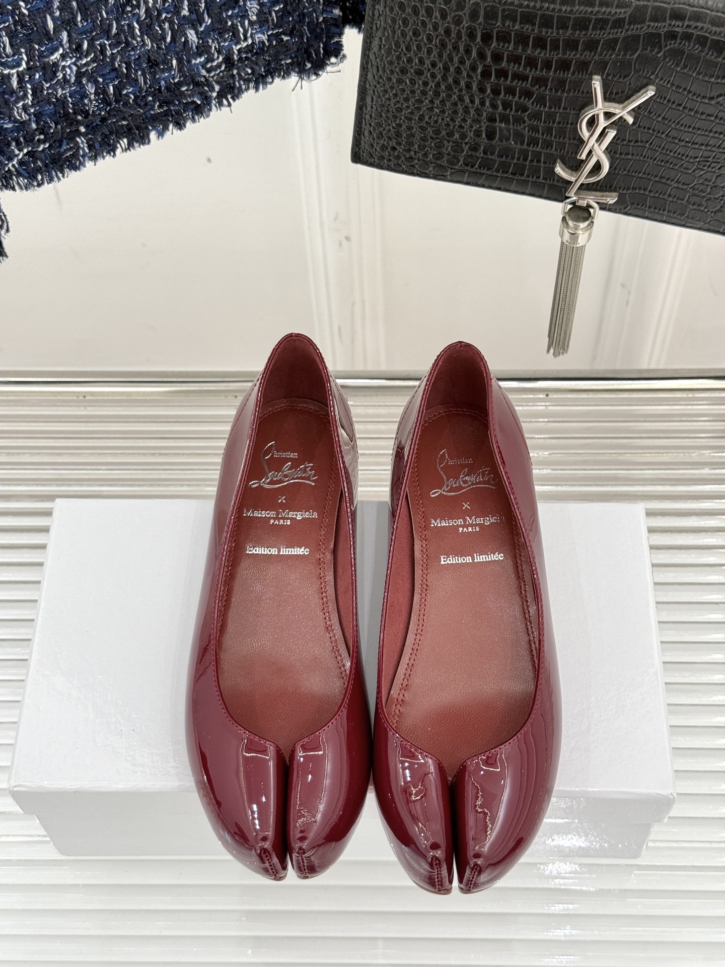 
Christian Louboutin x Maison Margiela
联名系列分趾鞋
胶囊系列是