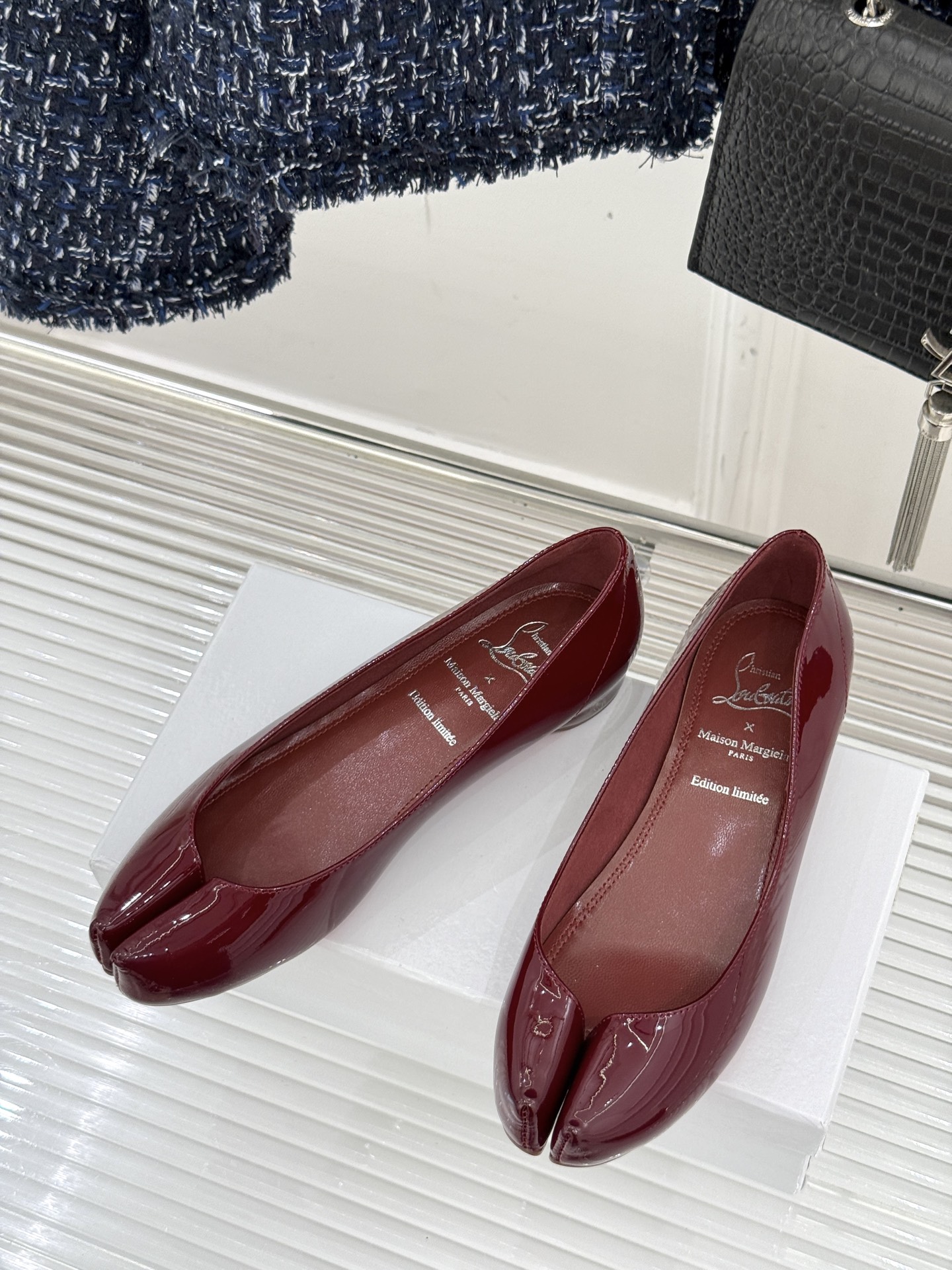 
Christian Louboutin x Maison Margiela
联名系列分趾鞋
胶囊系列是