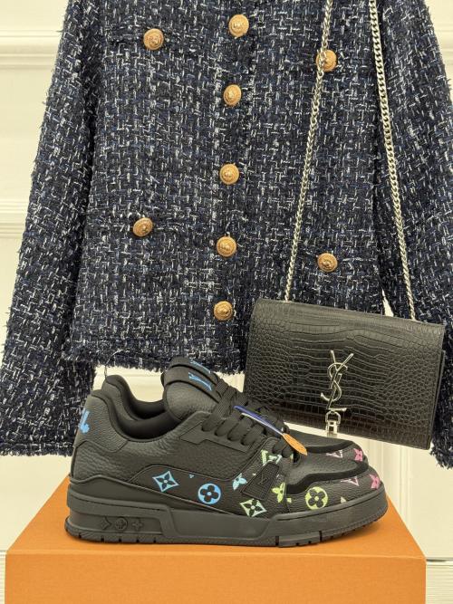 Louis Vuitton Trainer Sneakers: Premium Leather, Monogram Design, Couple Style 1 Louis Vuitton Trainer Sneakers: Premium Leather, Monogram Design, Couple Style