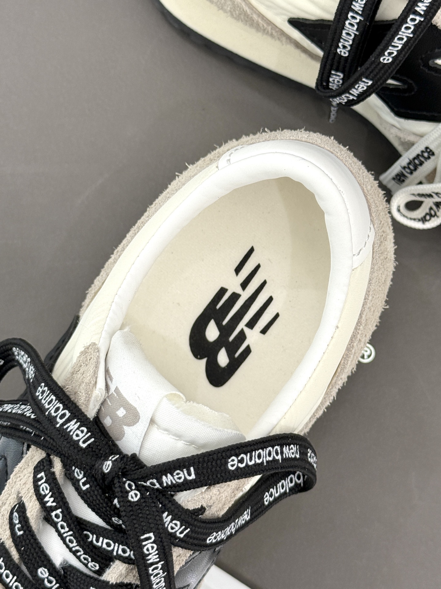 
New balance/纽百伦471 25ss新品 
复古休闲运动鞋
张元英同款 原版独立开模 原鞋开