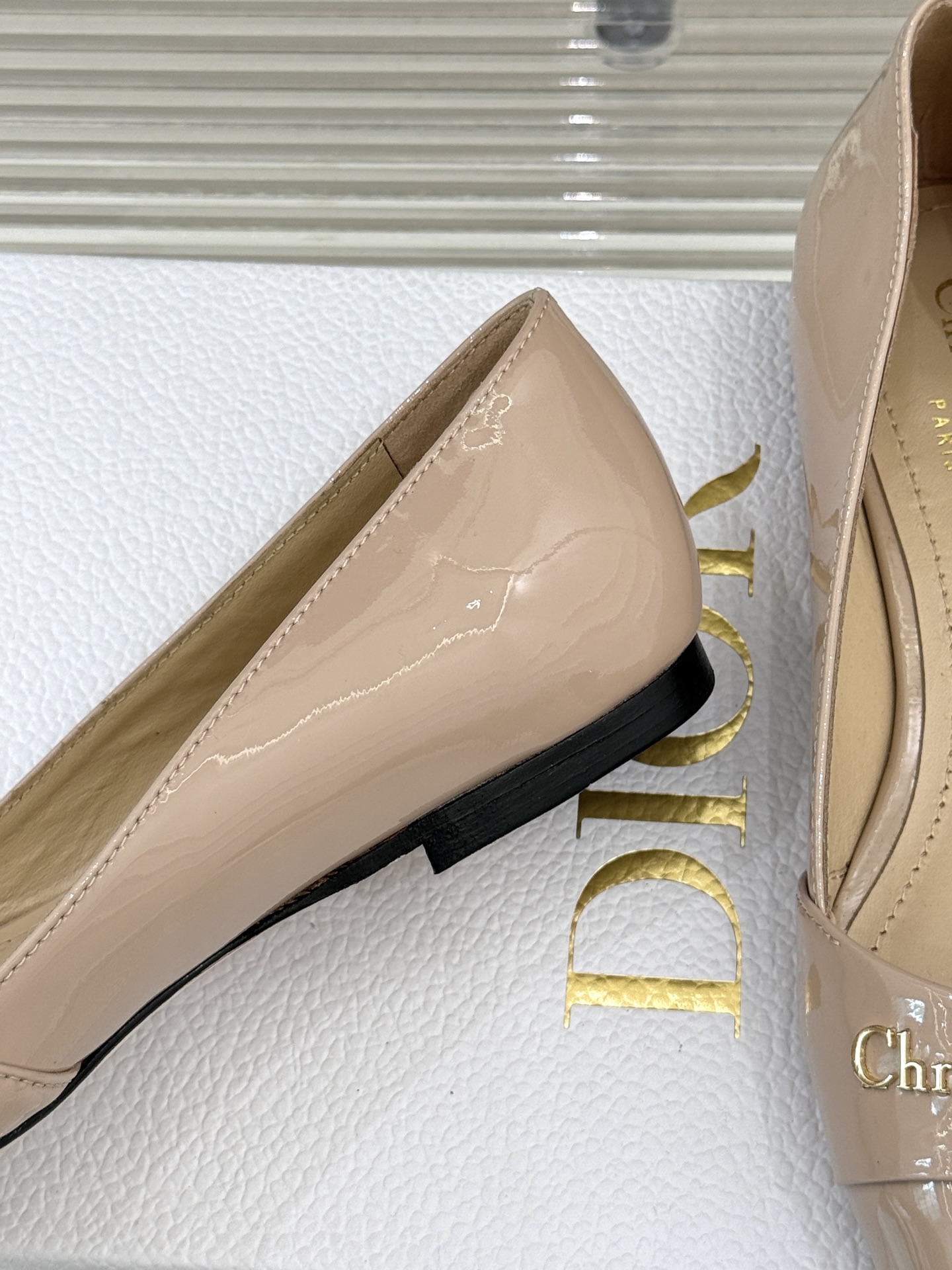 
Dior/迪奥25S新品尖头字母尖头
后跟凉鞋高跟鞋
这季的字母系列真的要狂种草啦~
字母logo设计