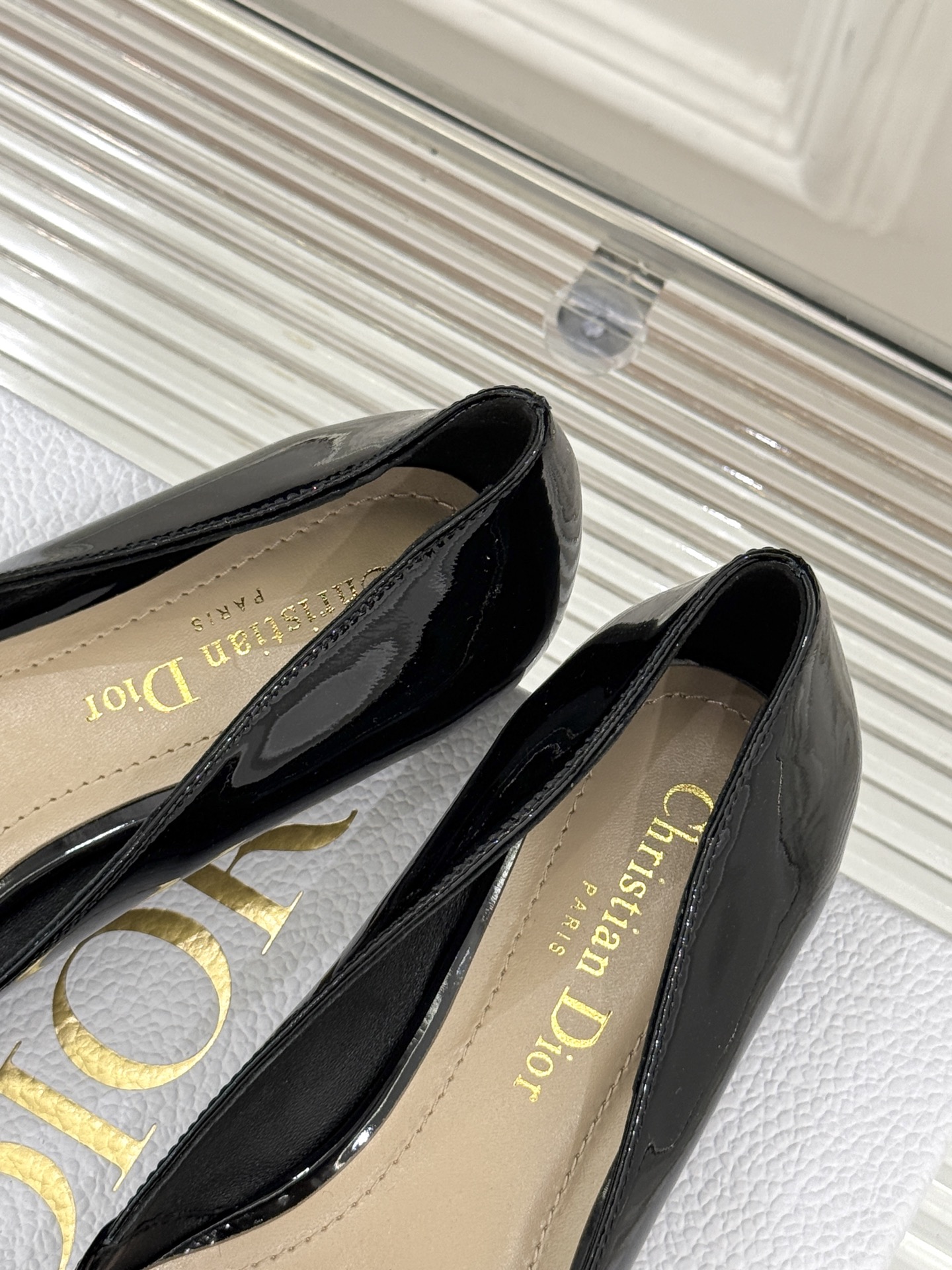 
Dior/迪奥25S新品尖头字母尖头
后跟凉鞋高跟鞋
这季的字母系列真的要狂种草啦~
字母logo设计