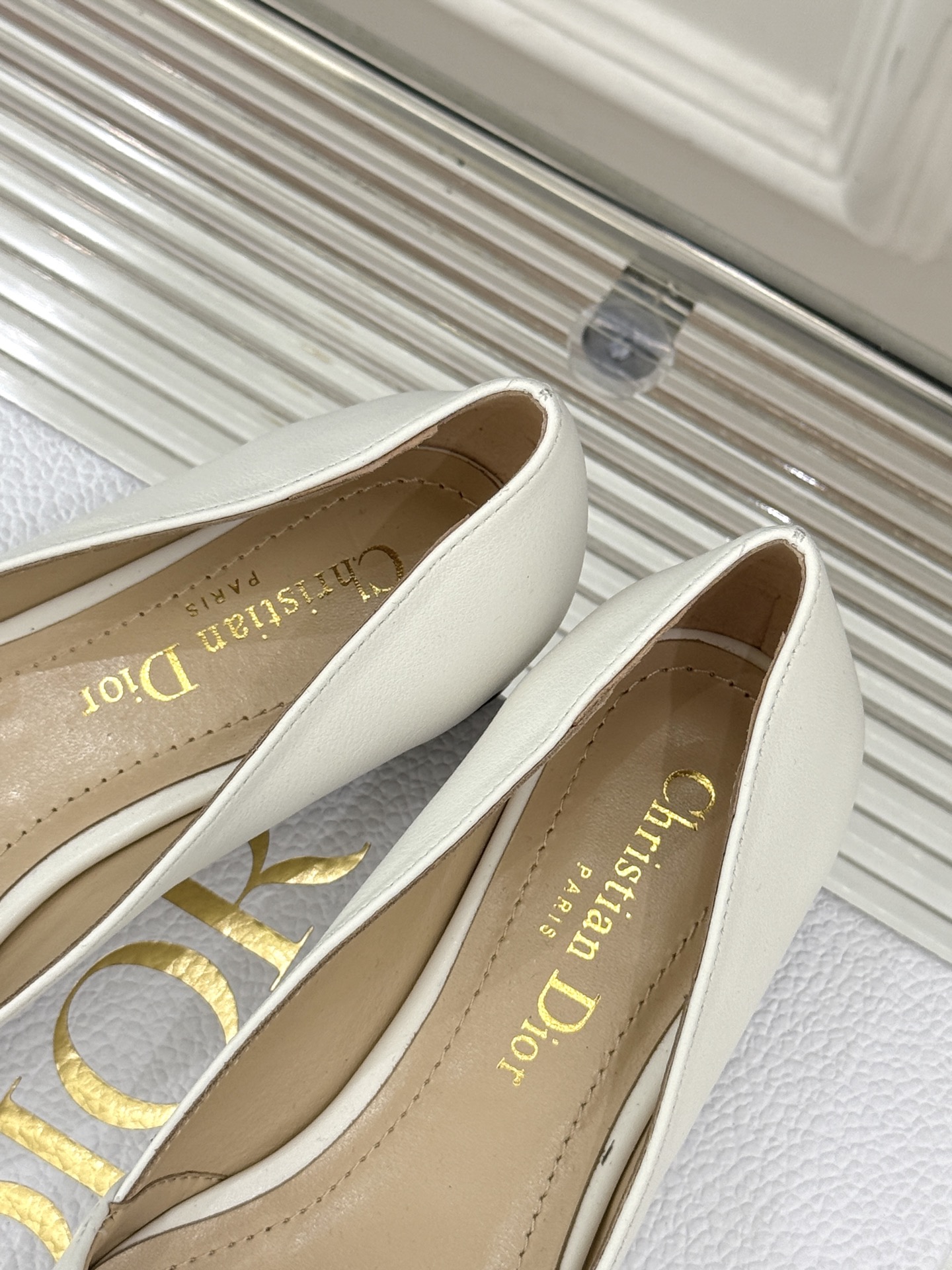 
Dior/迪奥25S新品尖头字母尖头
后跟凉鞋高跟鞋
这季的字母系列真的要狂种草啦~
字母logo设计