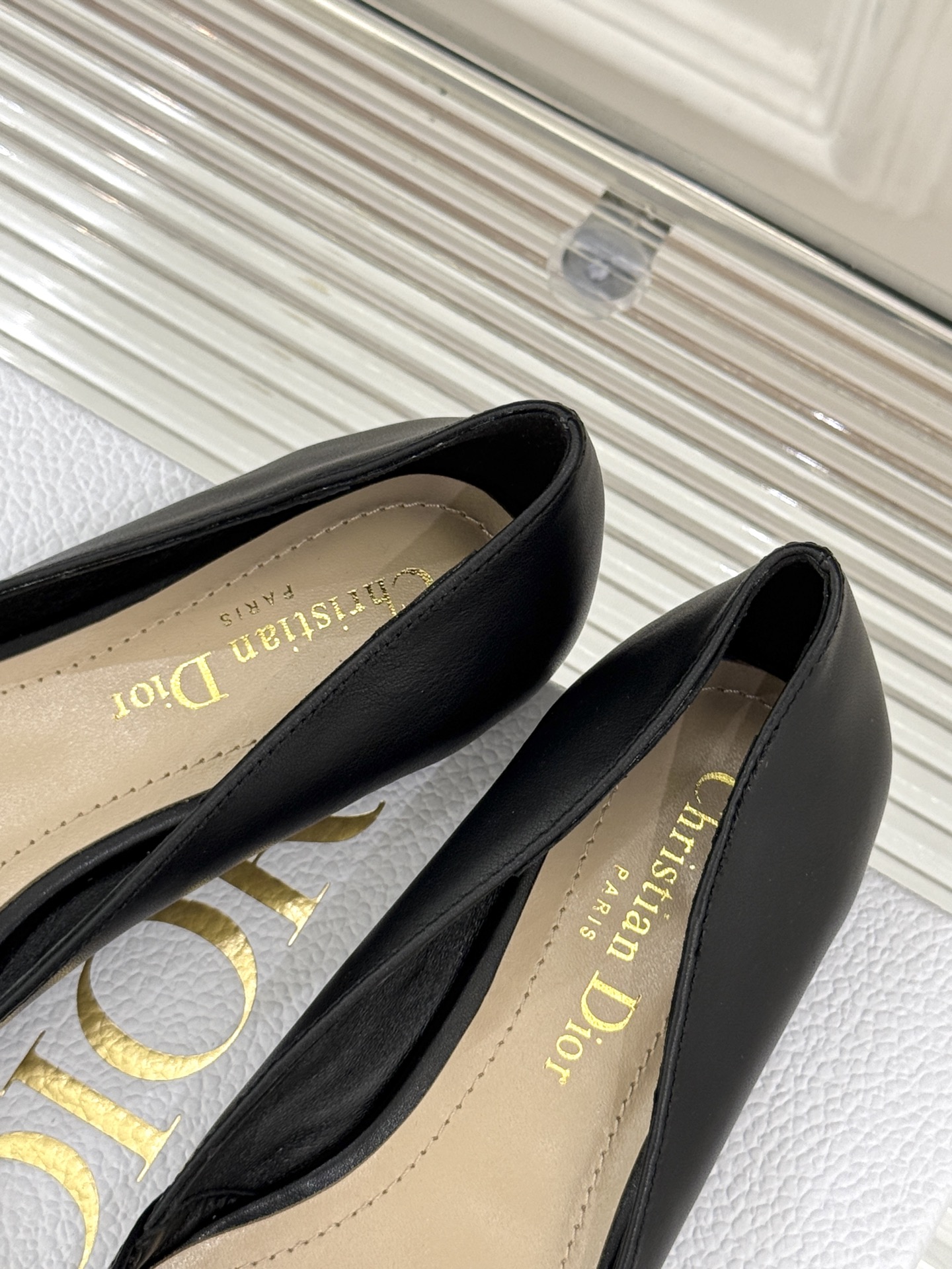 
Dior/迪奥25S新品尖头字母尖头
后跟凉鞋高跟鞋
这季的字母系列真的要狂种草啦~
字母logo设计