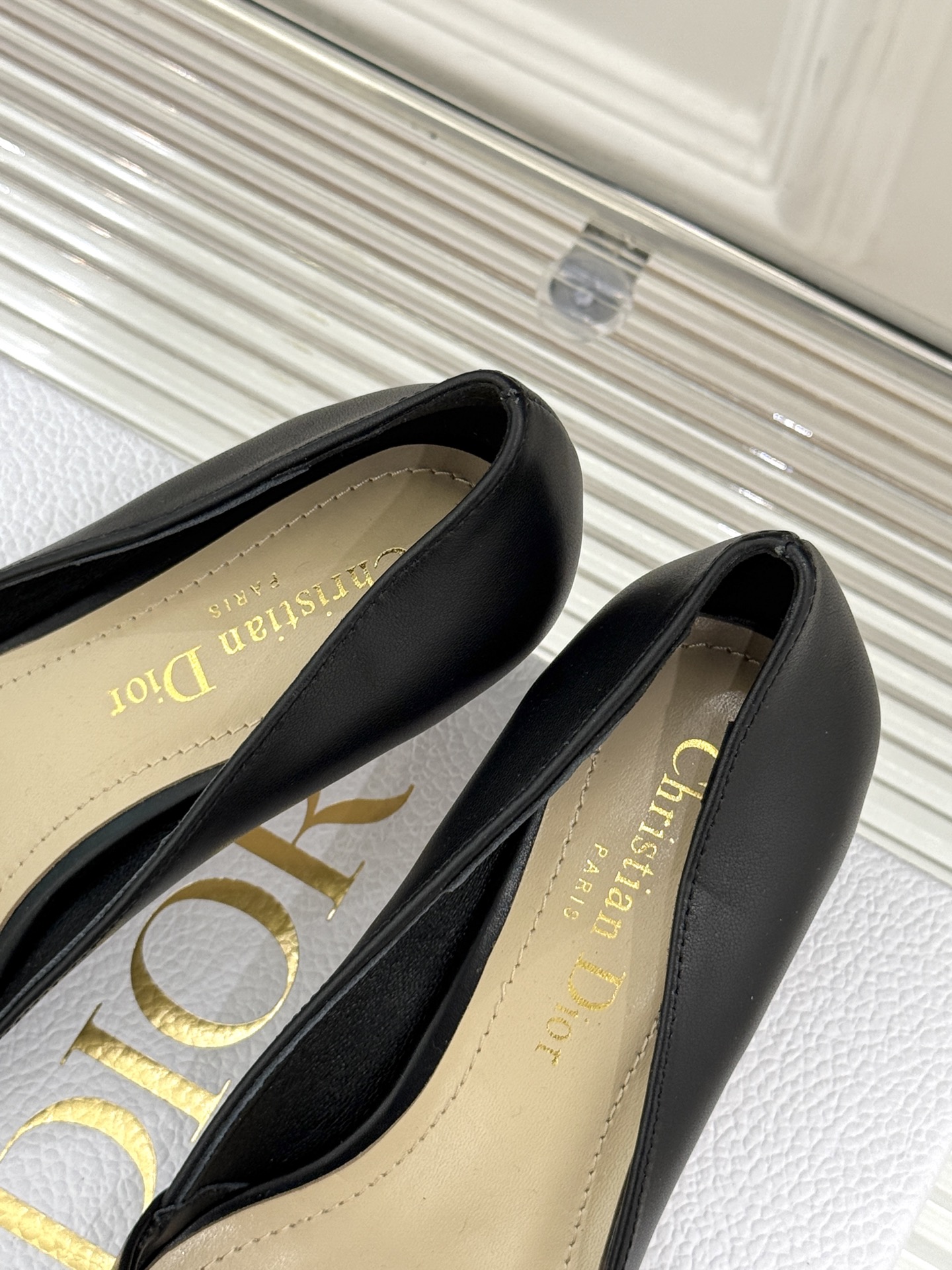 
Dior/迪奥25S新品尖头字母尖头
后跟凉鞋高跟鞋
这季的字母系列真的要狂种草啦~
字母logo设计