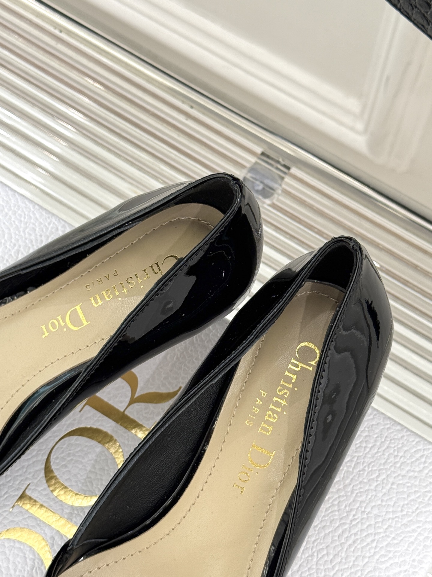 
Dior/迪奥25S新品尖头字母尖头
后跟凉鞋高跟鞋
这季的字母系列真的要狂种草啦~
字母logo设计