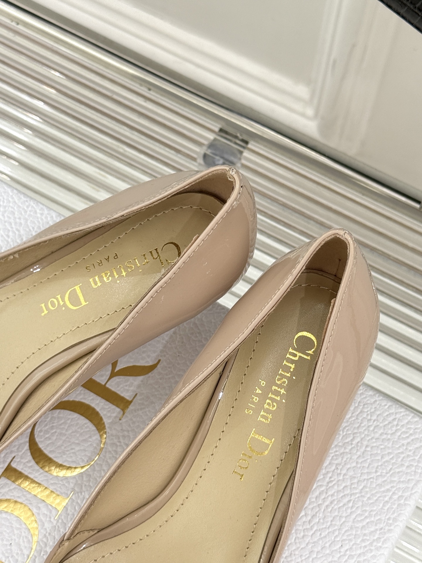 
Dior/迪奥25S新品尖头字母尖头
后跟凉鞋高跟鞋
这季的字母系列真的要狂种草啦~
字母logo设计