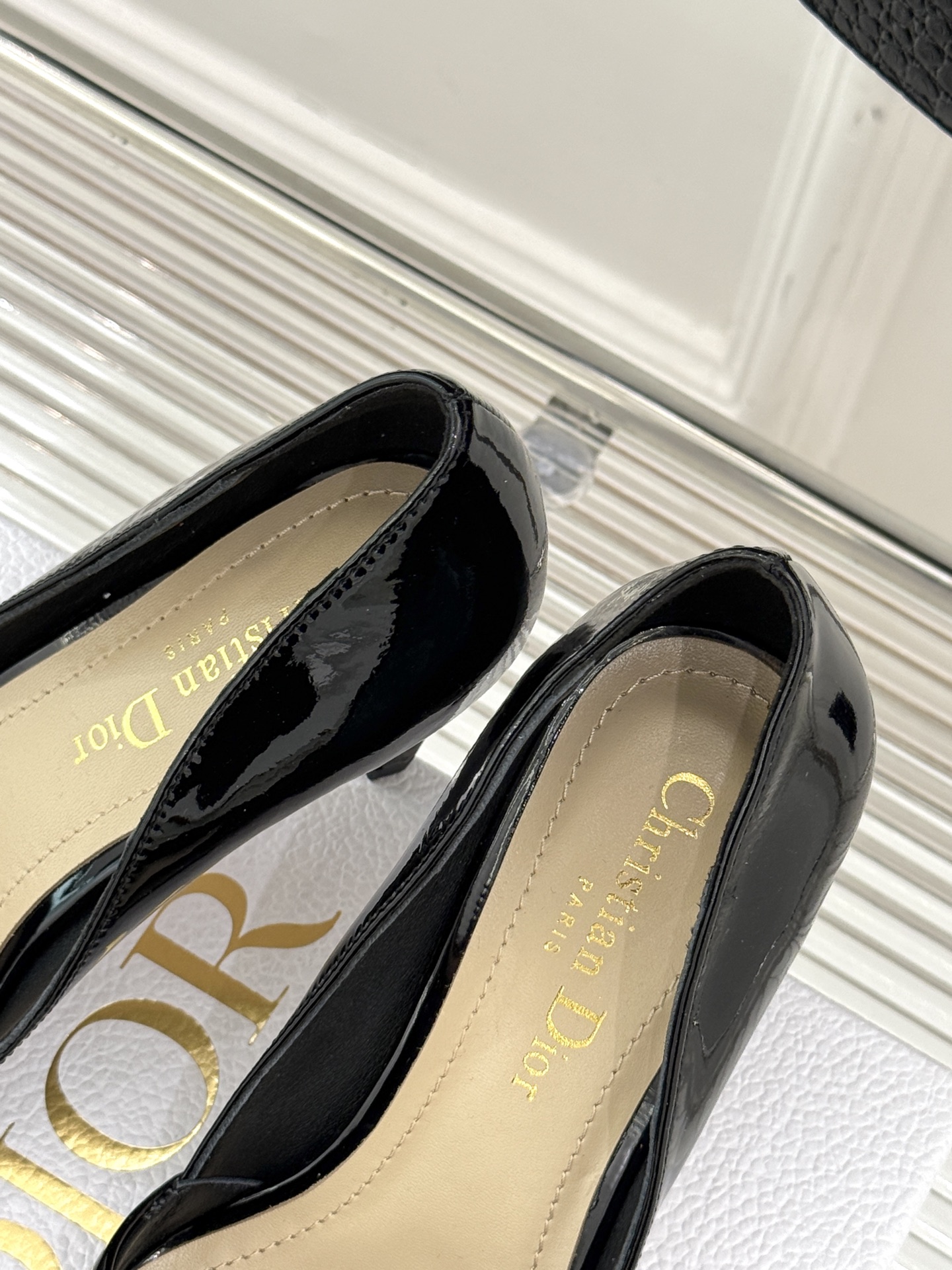 
Dior/迪奥25S新品尖头字母尖头
后跟凉鞋高跟鞋
这季的字母系列真的要狂种草啦~
字母logo设计