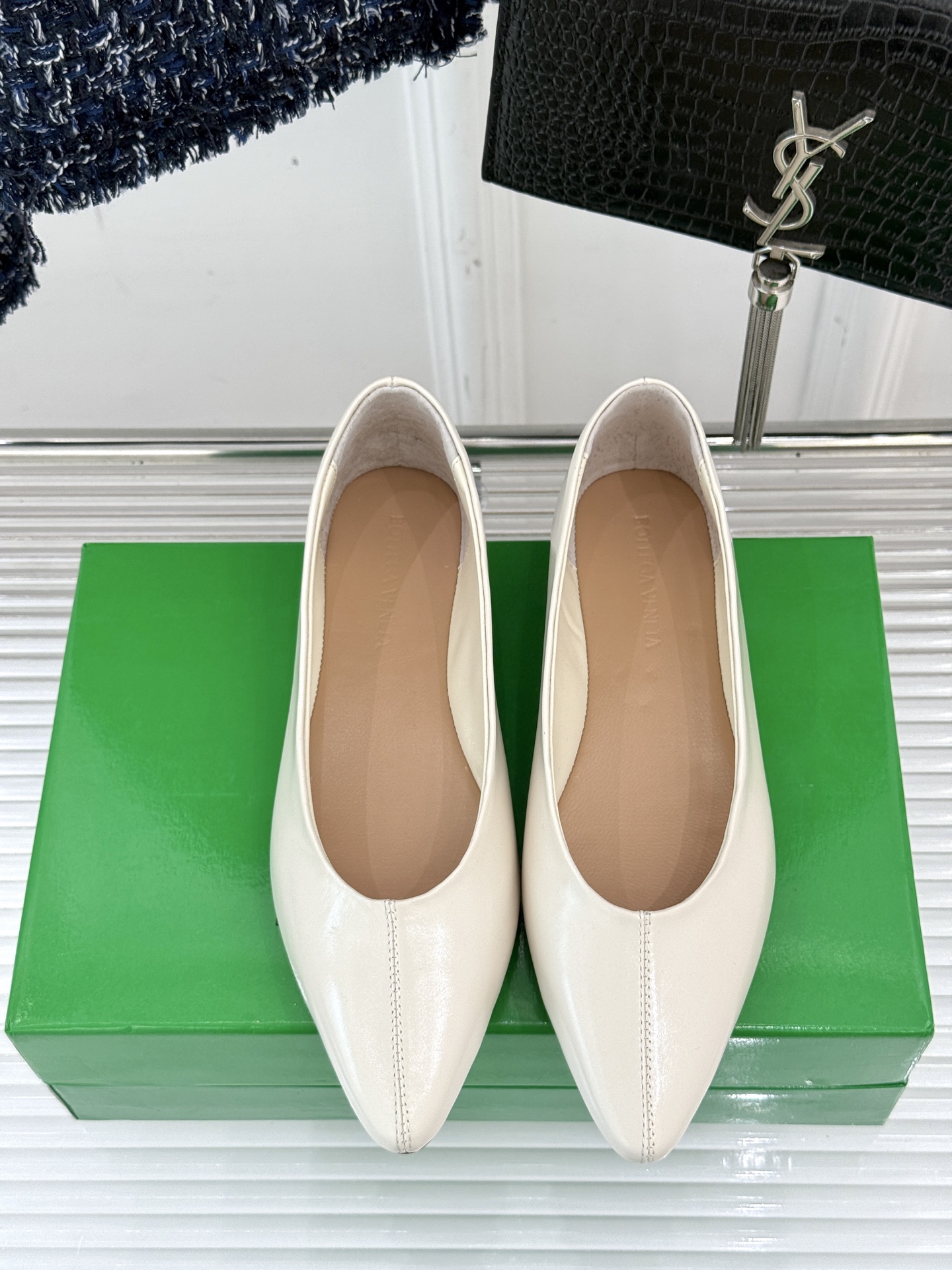 
Bottega Venet*｜BV葆蝶家
25ss新品平底单鞋
设计舒适时尚 让你爱不释手!
既显气质