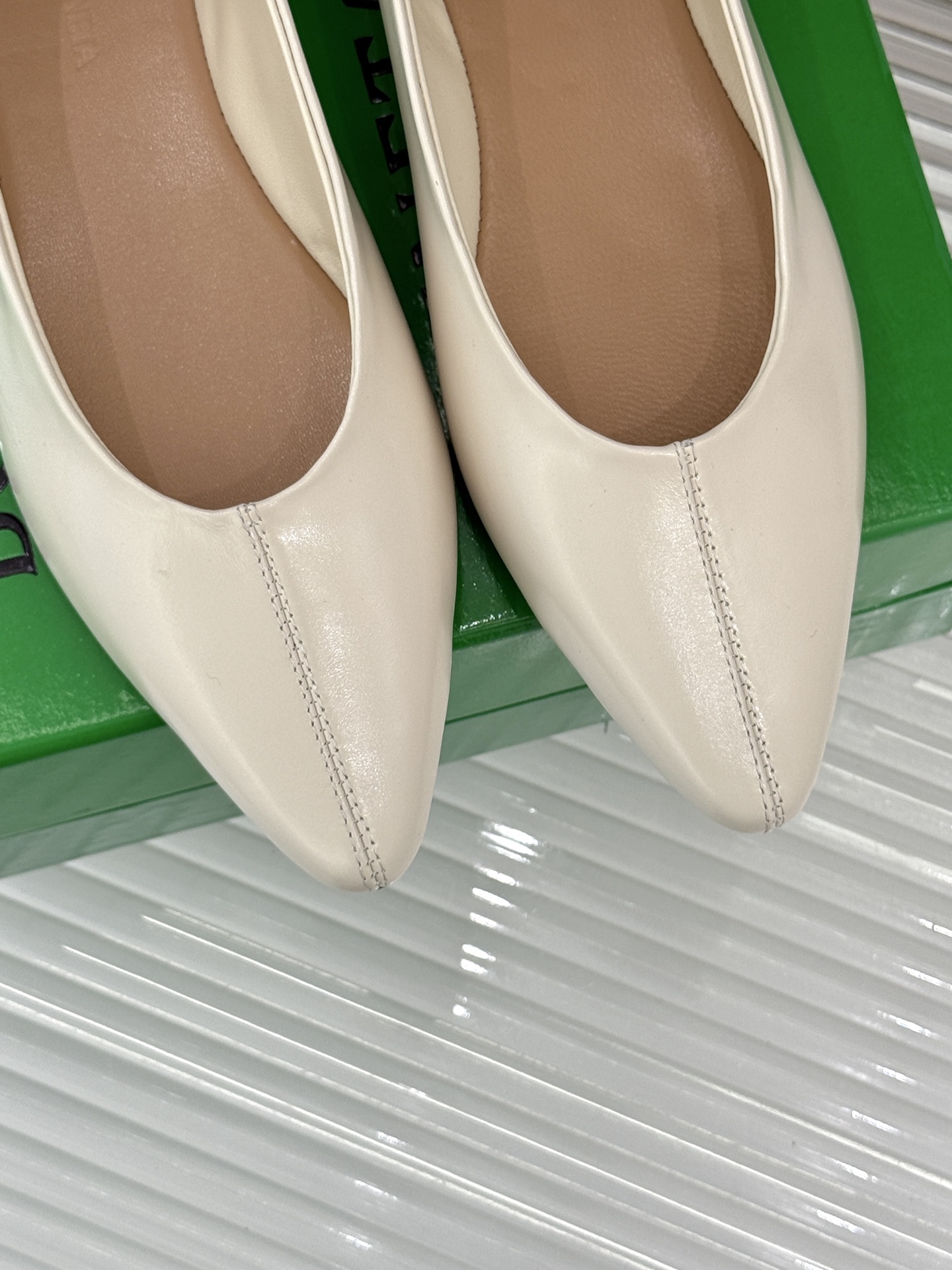 
Bottega Venet*｜BV葆蝶家
25ss新品平底单鞋
设计舒适时尚 让你爱不释手!
既显气质