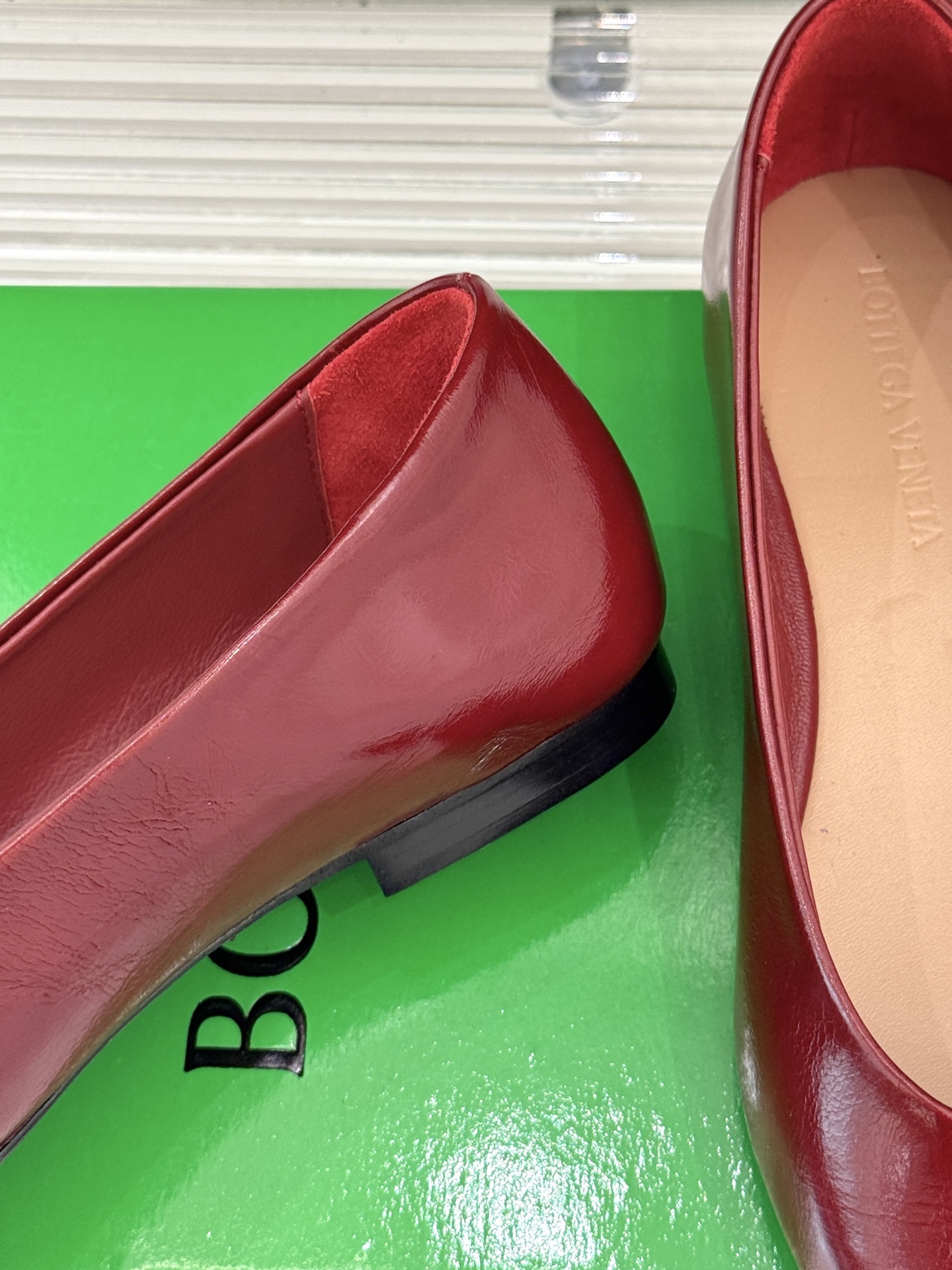 
Bottega Venet*｜BV葆蝶家
25ss新品平底单鞋
设计舒适时尚 让你爱不释手!
既显气质