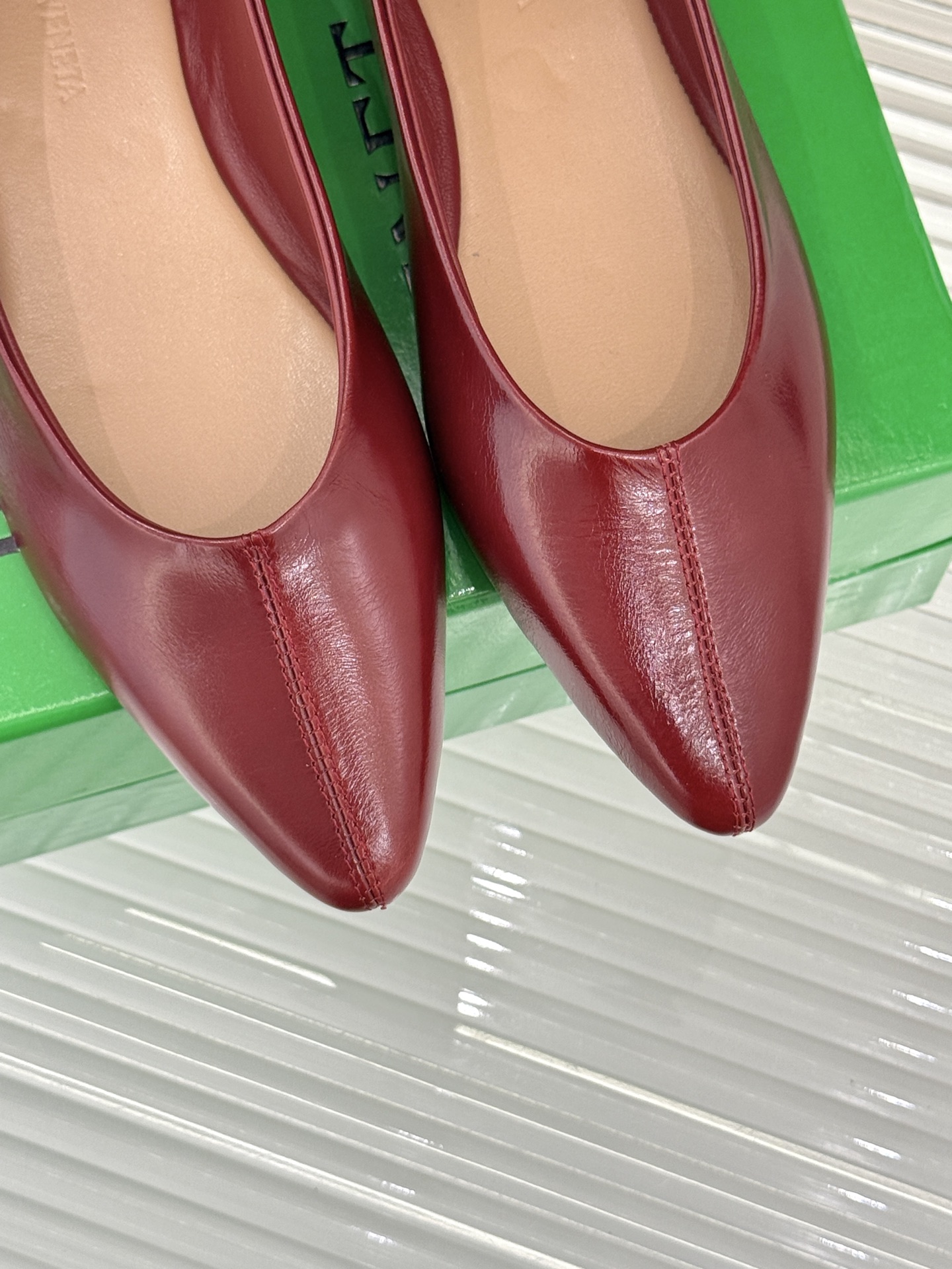 
Bottega Venet*｜BV葆蝶家
25ss新品平底单鞋
设计舒适时尚 让你爱不释手!
既显气质