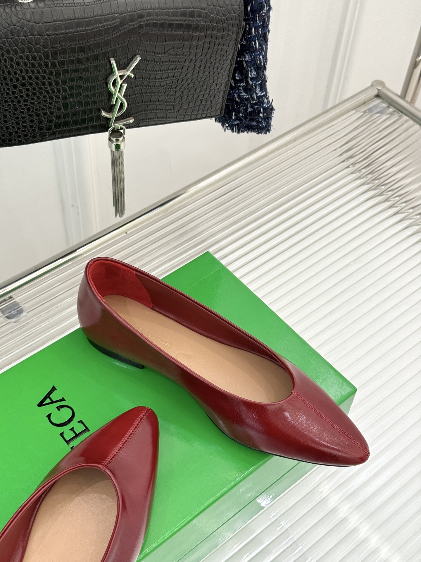 
Bottega Venet*｜BV葆蝶家
25ss新品平底单鞋
设计舒适时尚 让你爱不释手!
既显气质