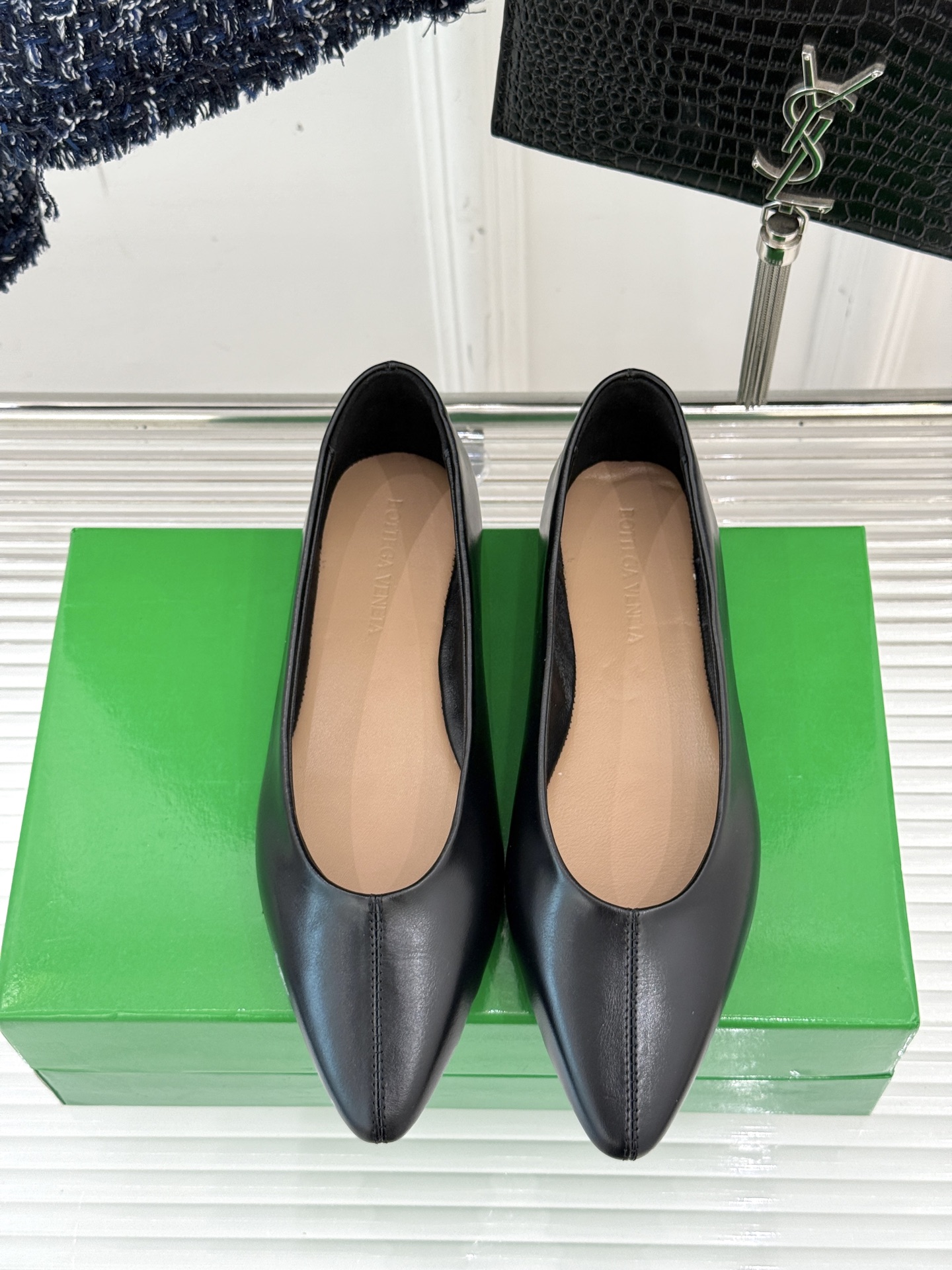 
Bottega Venet*｜BV葆蝶家
25ss新品平底单鞋
设计舒适时尚 让你爱不释手!
既显气质