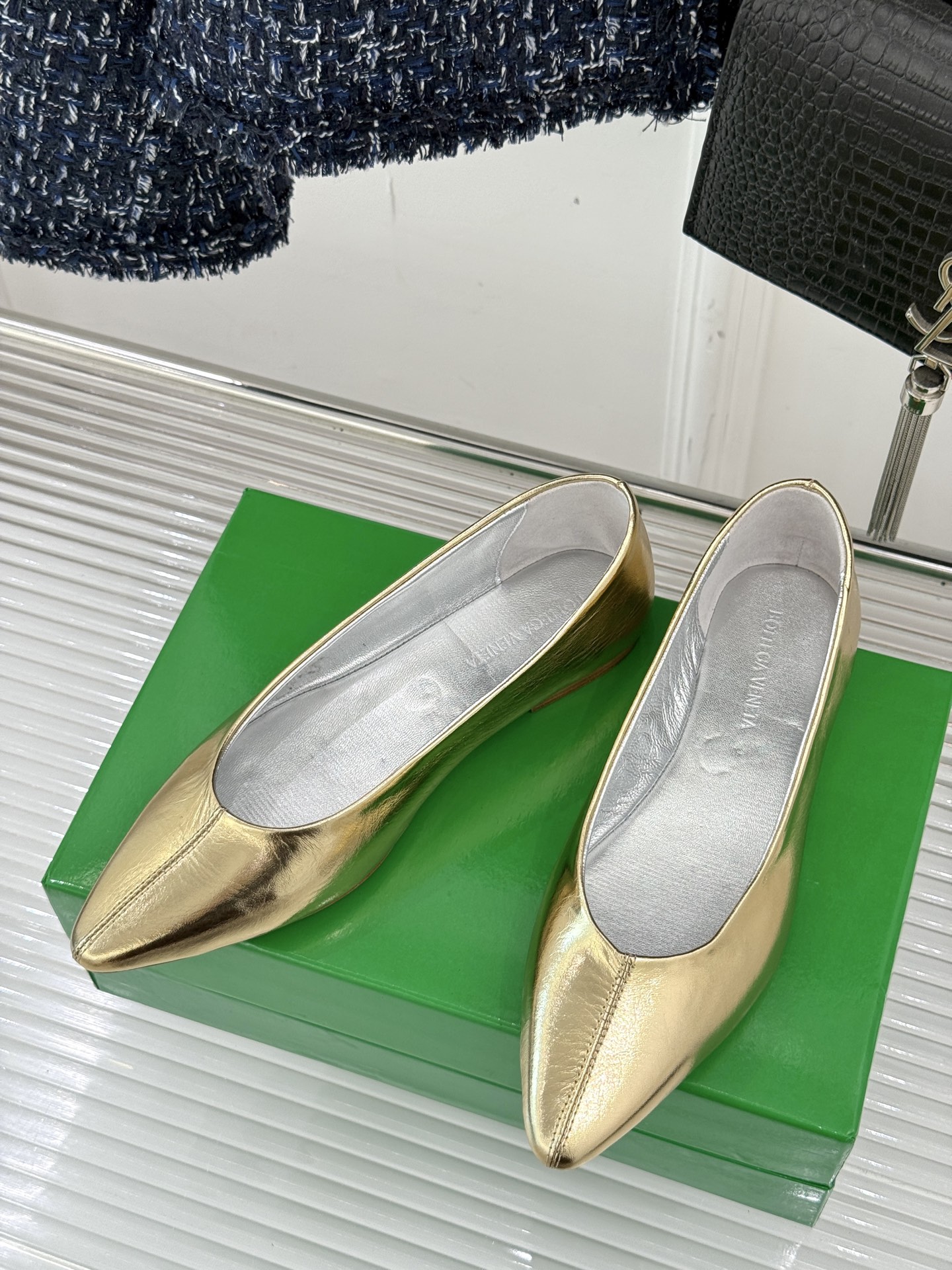 
Bottega Venet*｜BV葆蝶家
25ss新品平底单鞋
设计舒适时尚 让你爱不释手!
既显气质