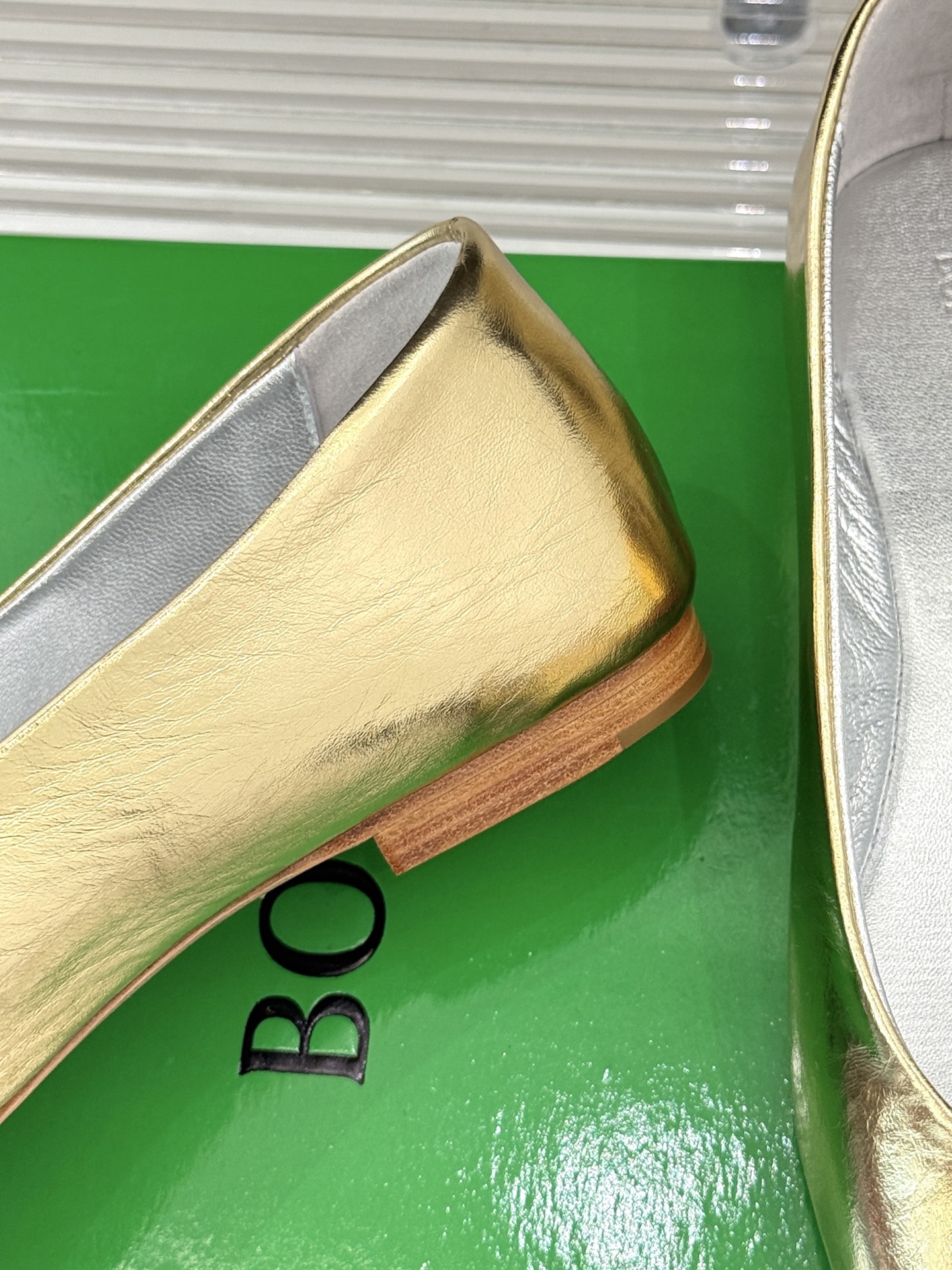 
Bottega Venet*｜BV葆蝶家
25ss新品平底单鞋
设计舒适时尚 让你爱不释手!
既显气质