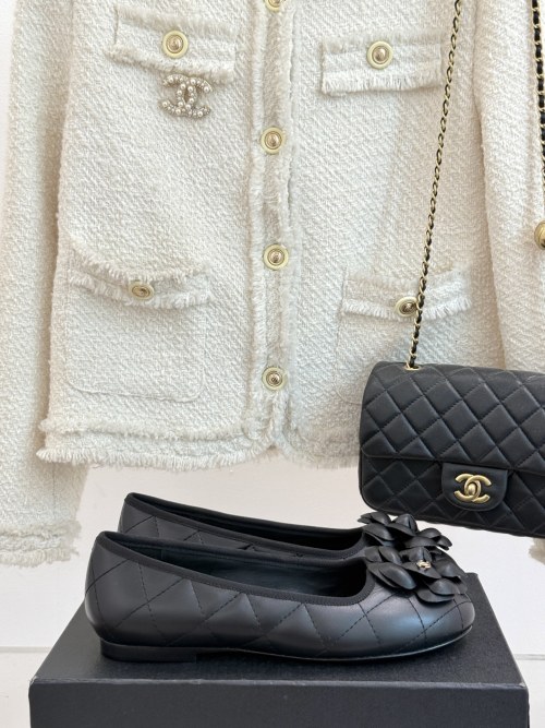 Chanel 25C Camellia Ballet Flats - Elegant and Comfortable
