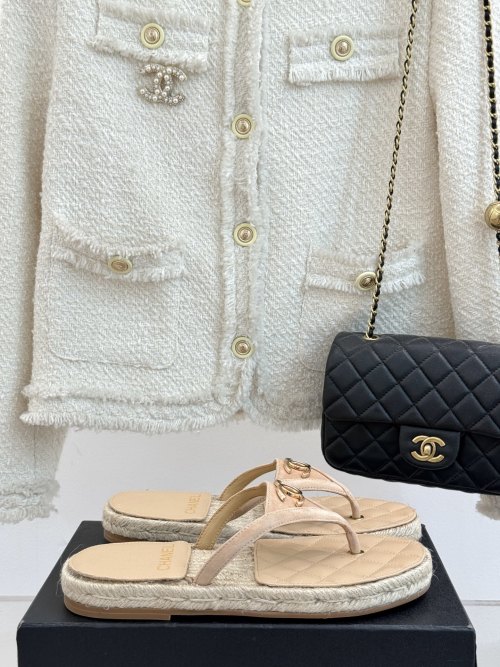 Chanel 25P Spring/Summer CC Thong Sandals, Elegant and Comfortable 1 Chanel 25P Spring/Summer CC Thong Sandals, Elegant and Comfortable