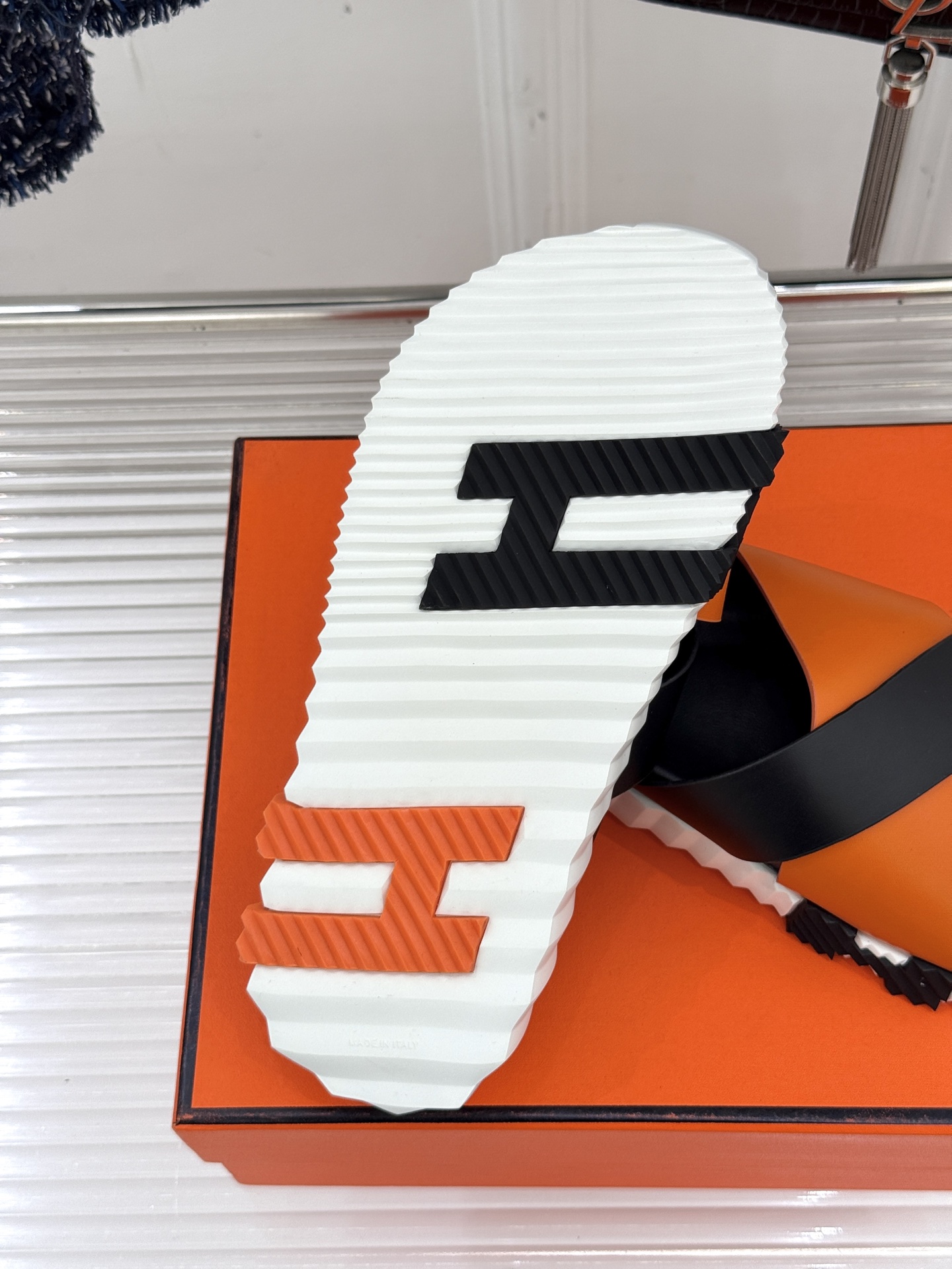 
Hermès/爱马仕经典复古厚底
情侣款交叉拖鞋
这款真的是矮个子的福音‼️
既复古又时髦🙋而且很还百