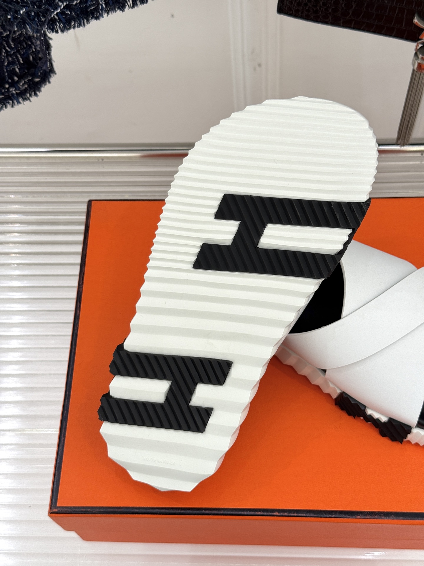 
Hermès/爱马仕经典复古厚底
情侣款交叉拖鞋
这款真的是矮个子的福音‼️
既复古又时髦🙋而且很还百