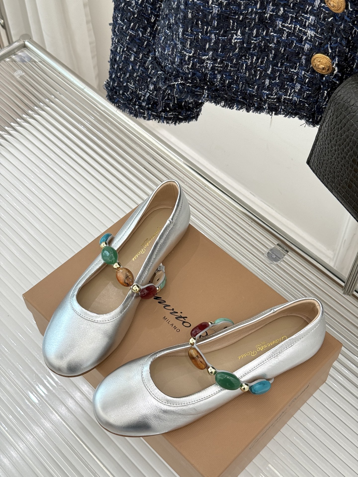 
GianvitoRossi/吉安维托罗西经典
复古绝美宝石💎玛丽珍鞋
经典复古 少女心爆炸💥
搭配小裙